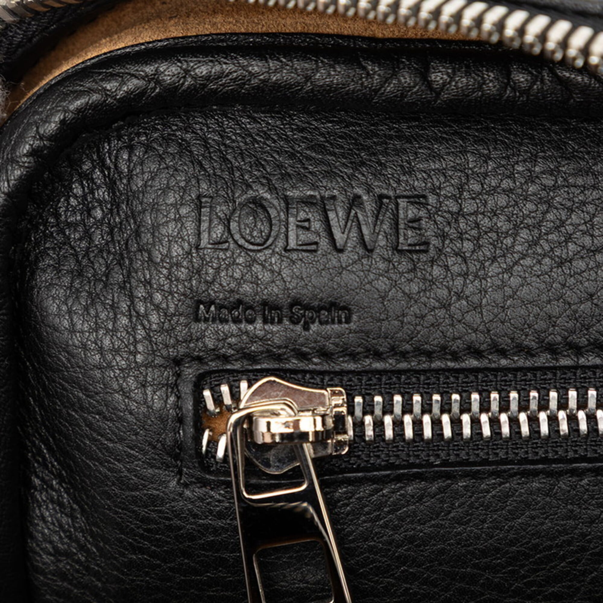 Loewe Black Leather Handbag Shoulder Bag (Pre-Owned)