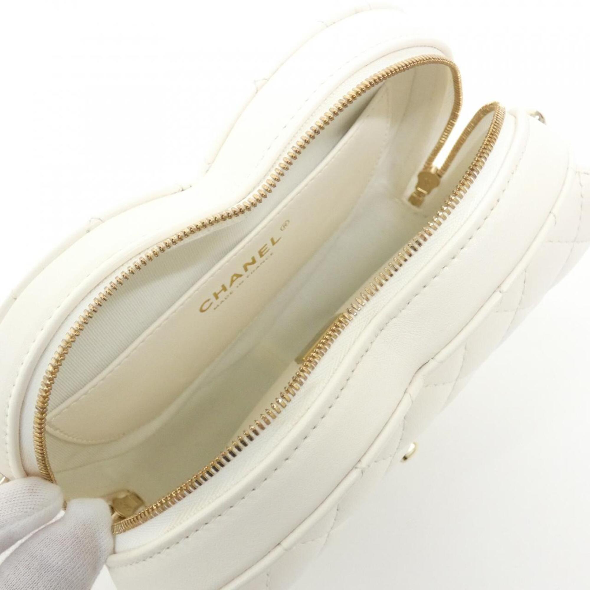Chanel White Leather Shoulder Bag (Pre-Owned)