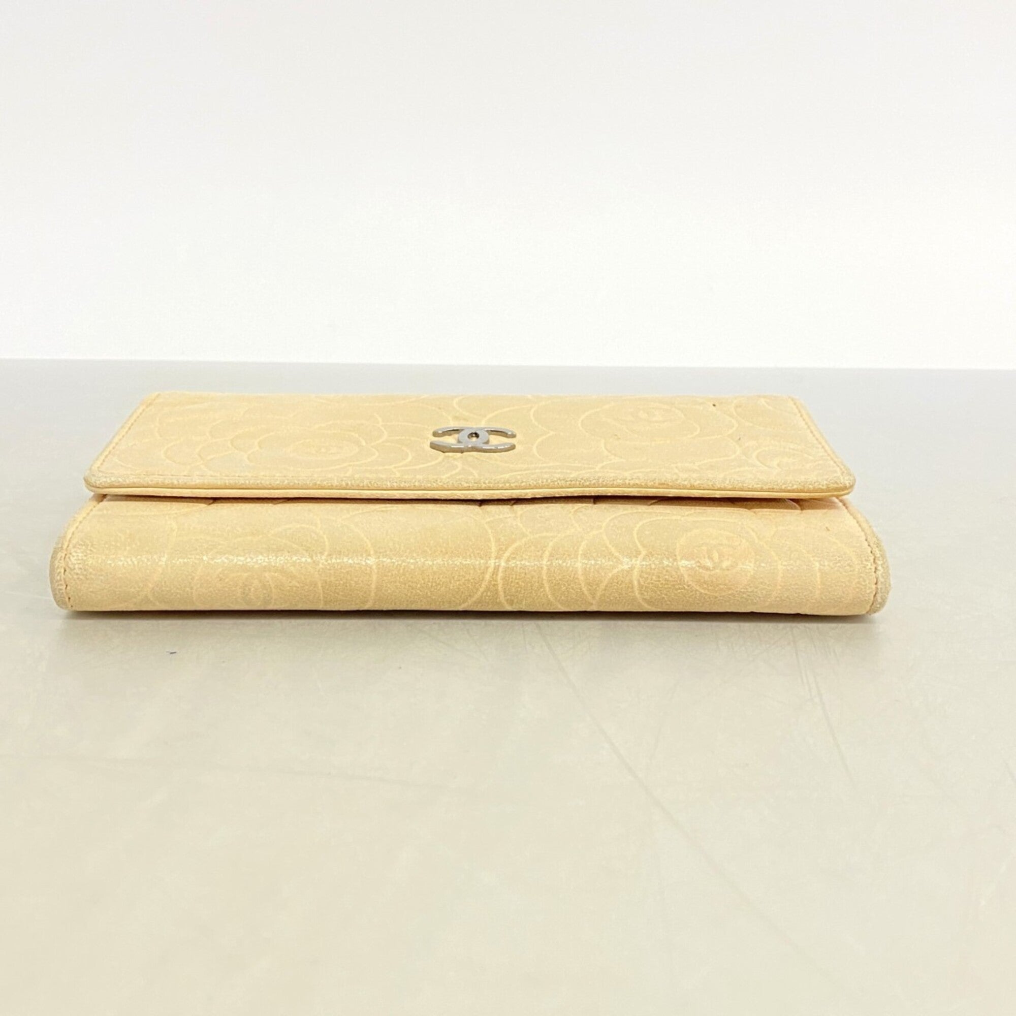 Chanel Beige Leather Wallet (Bi-Fold) (Pre-Owned)