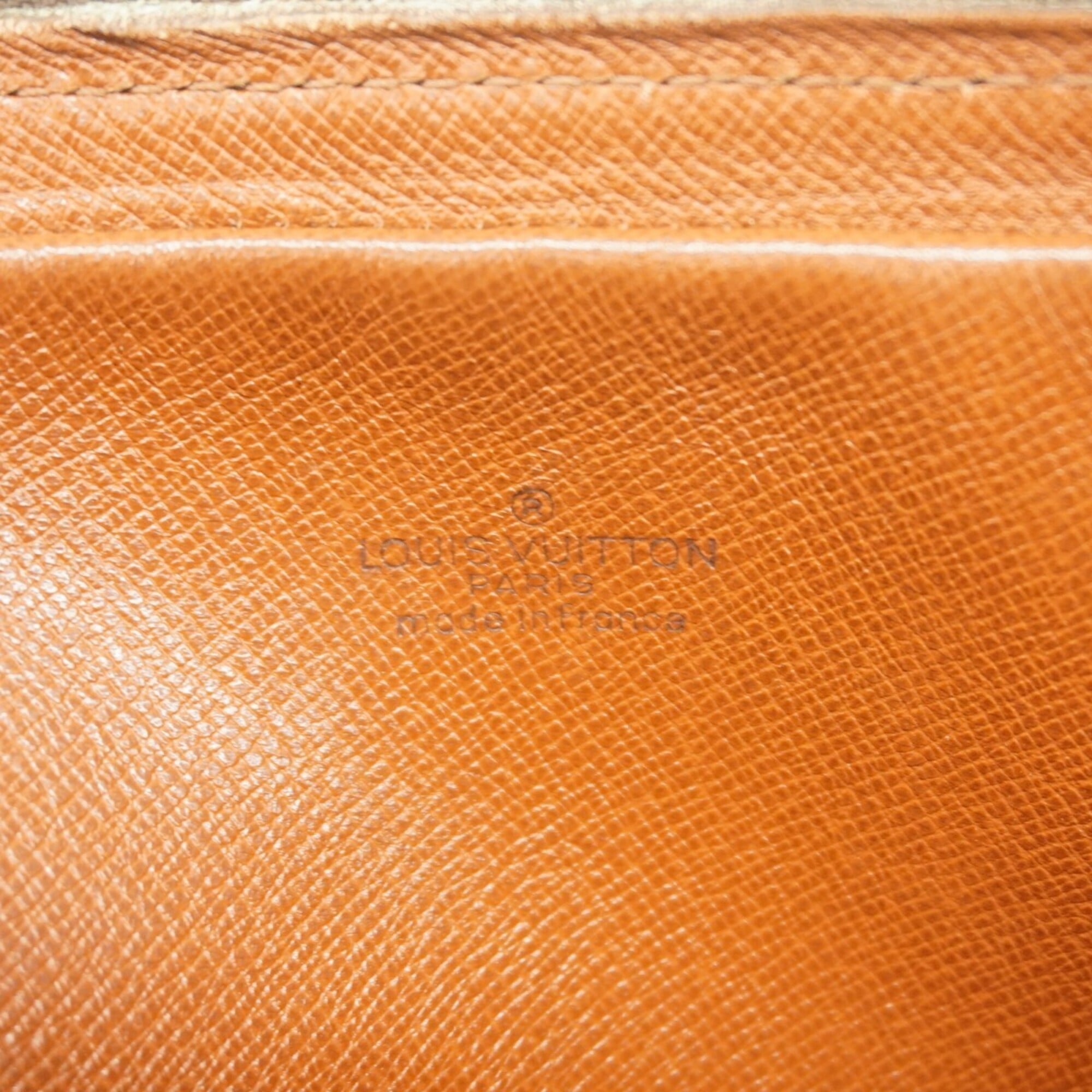 Louis Vuitton Brown Clutch Bag (Pre-Owned)