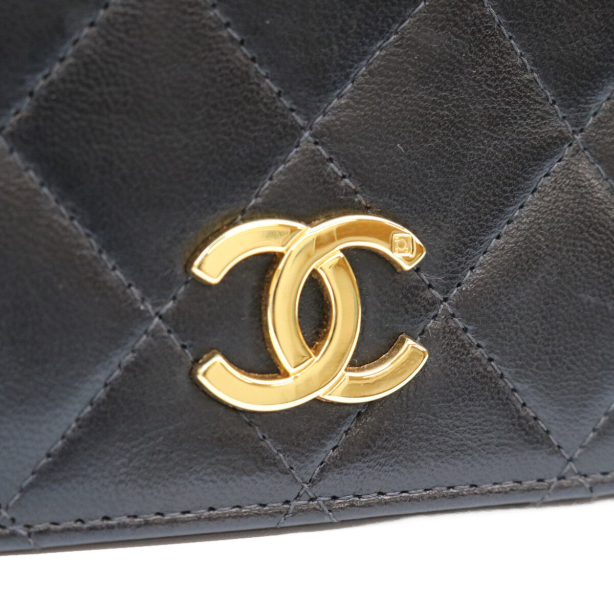 Chanel Black Leather Shoulder Bag (Pre-Owned)