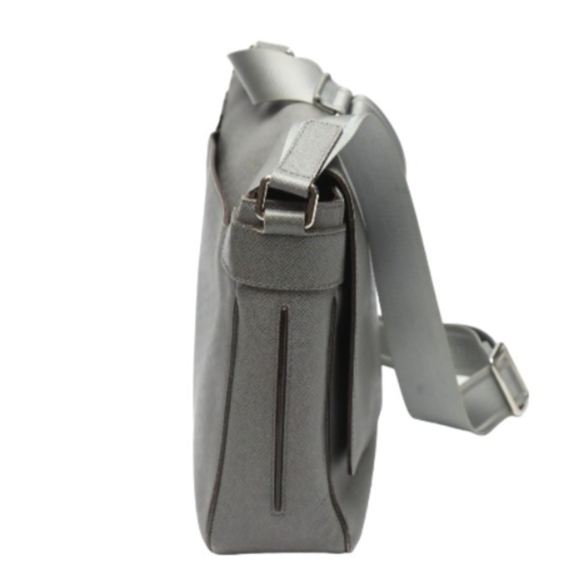 Louis Vuitton Gray Taiga Leather Shoulder Bag (Pre-Owned)