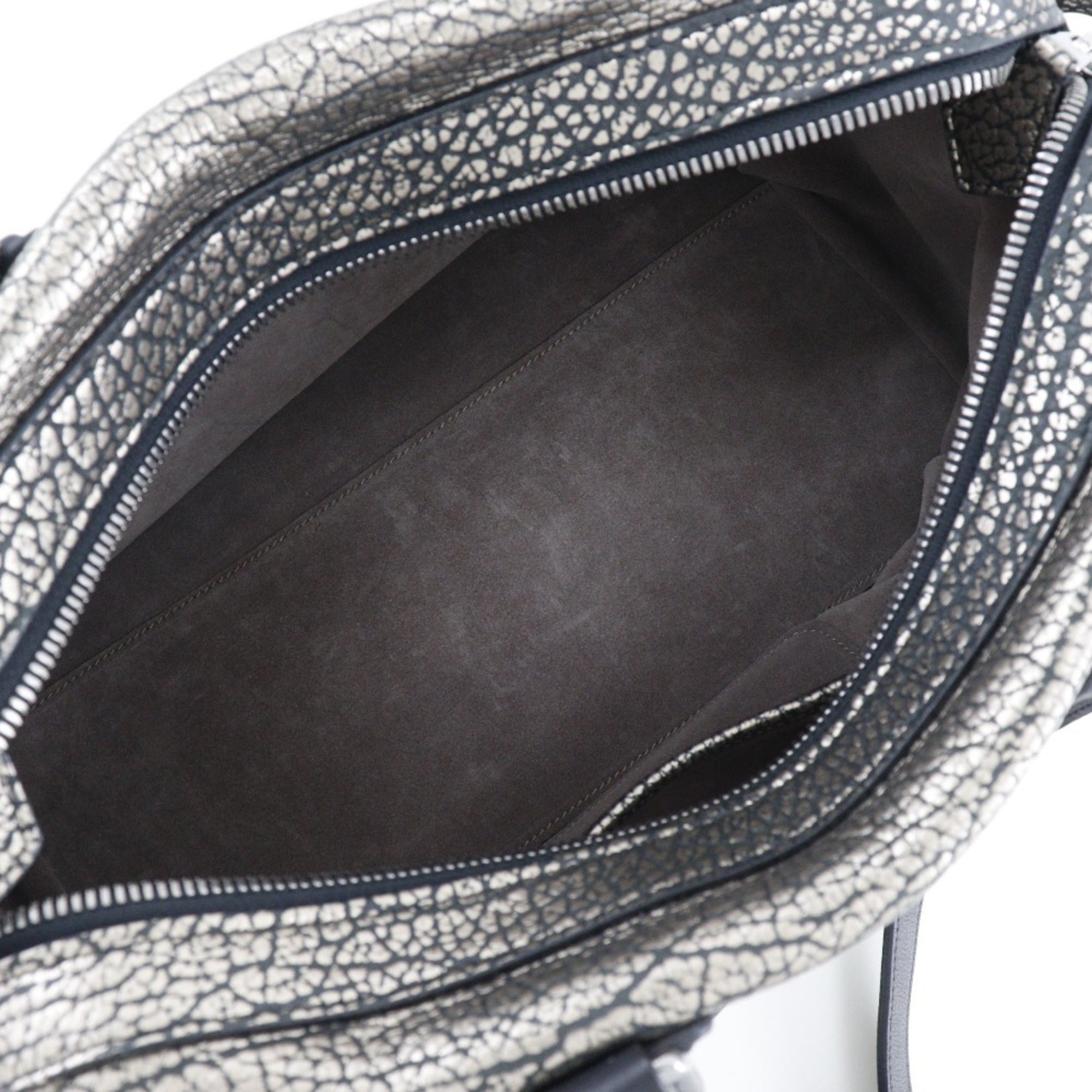 Loewe Black Leather Handbag (Pre-Owned)