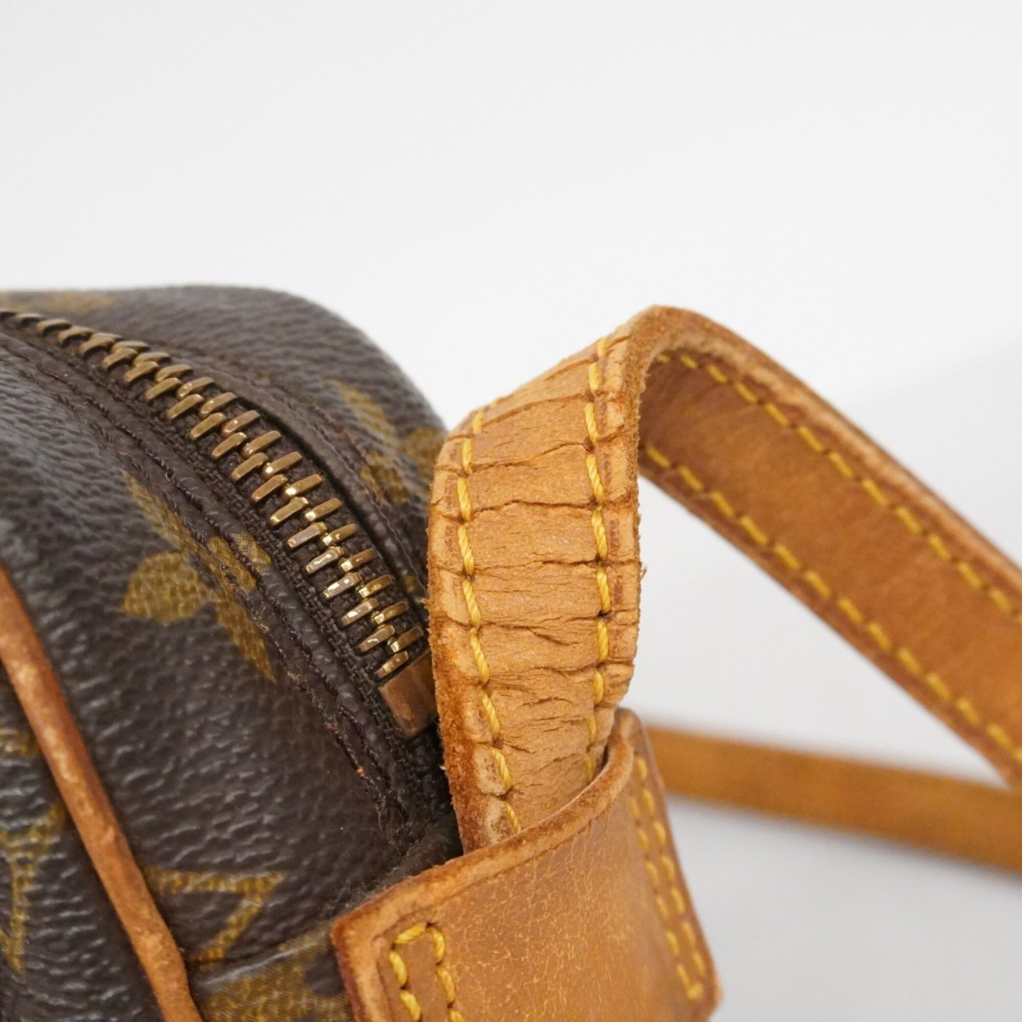 Louis Vuitton Brown Shoulder Bag (Pre-Owned)