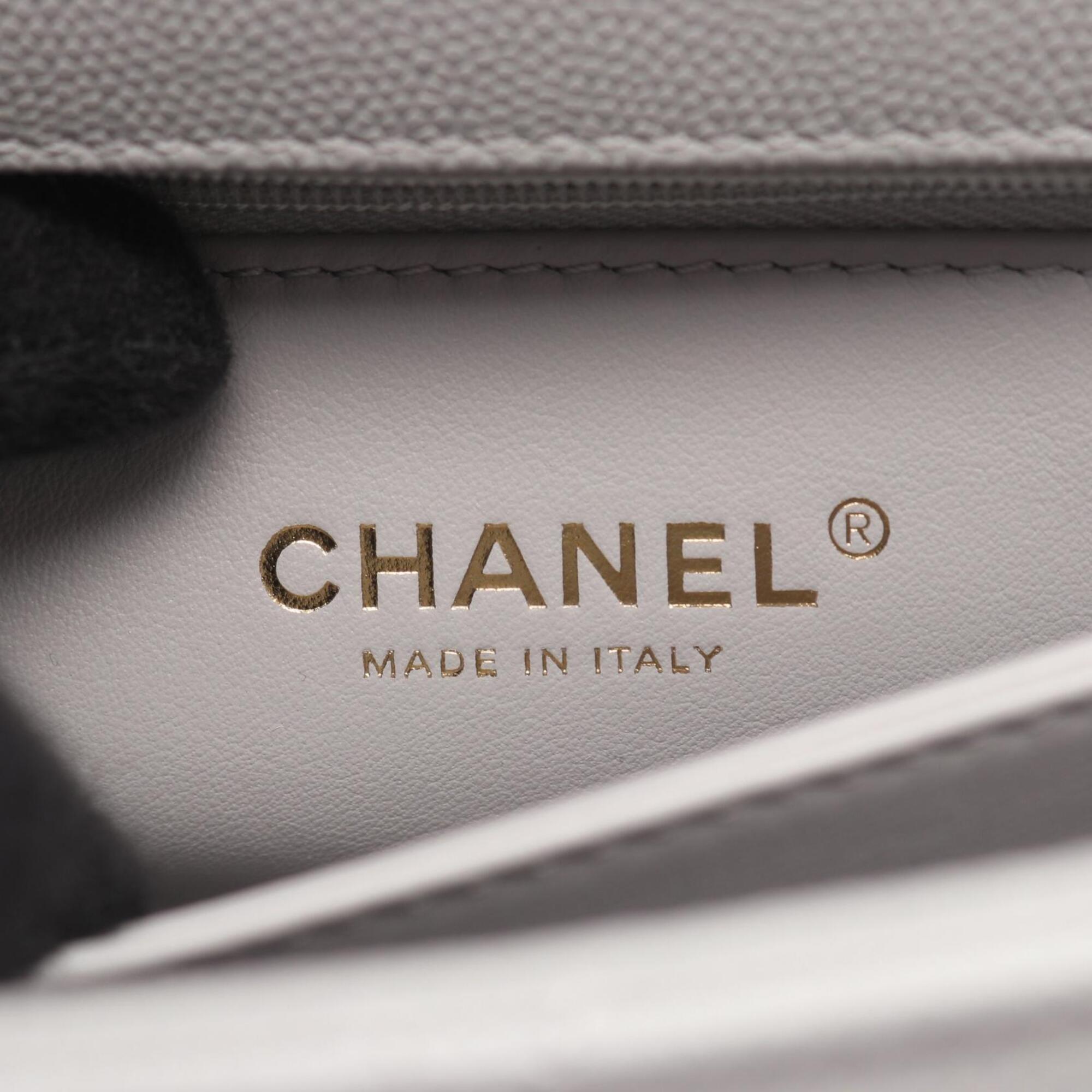 Chanel Gray Grained Calfskin Handbag (Pre-Owned)