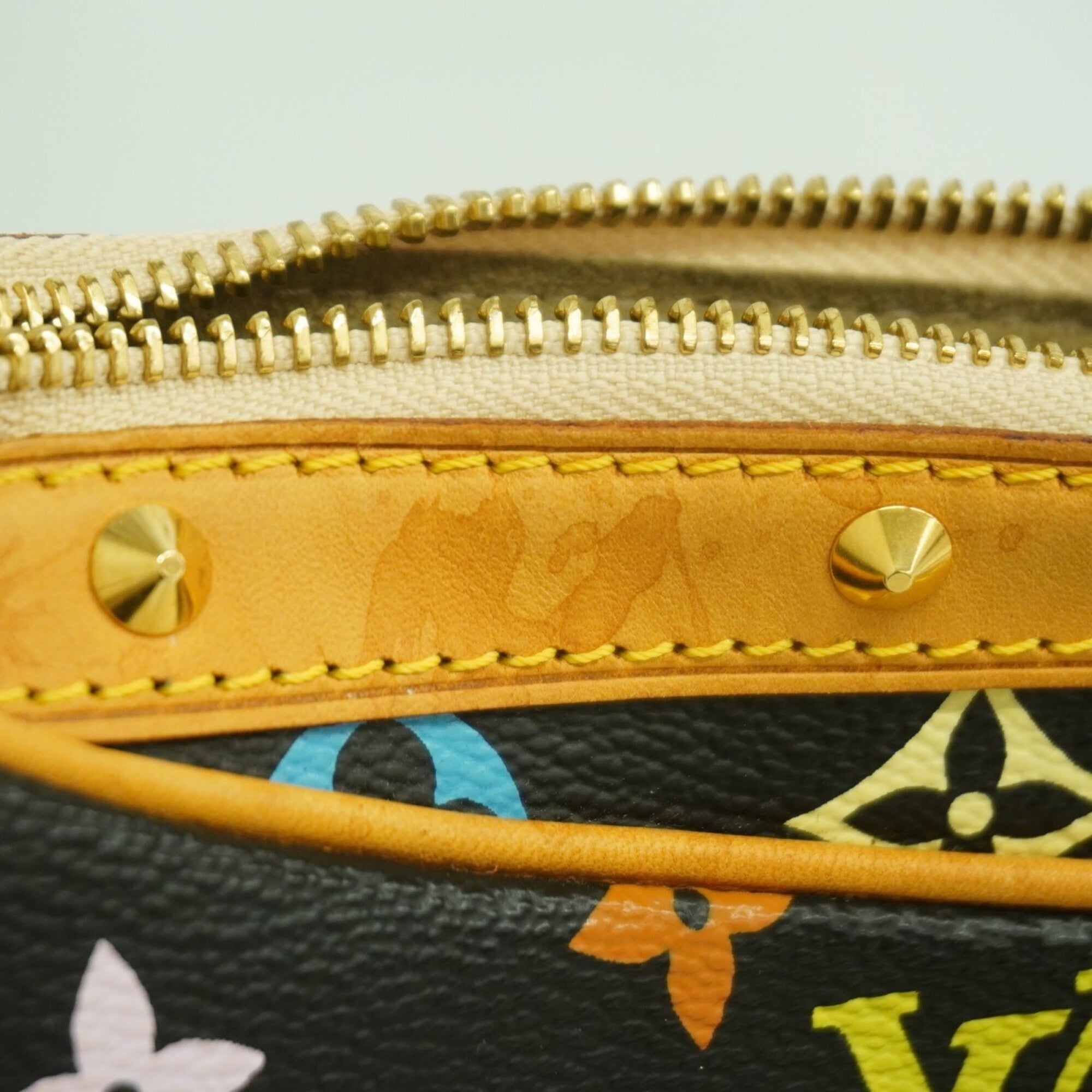 Louis Vuitton Noir Shoulder Bag (Pre-Owned)