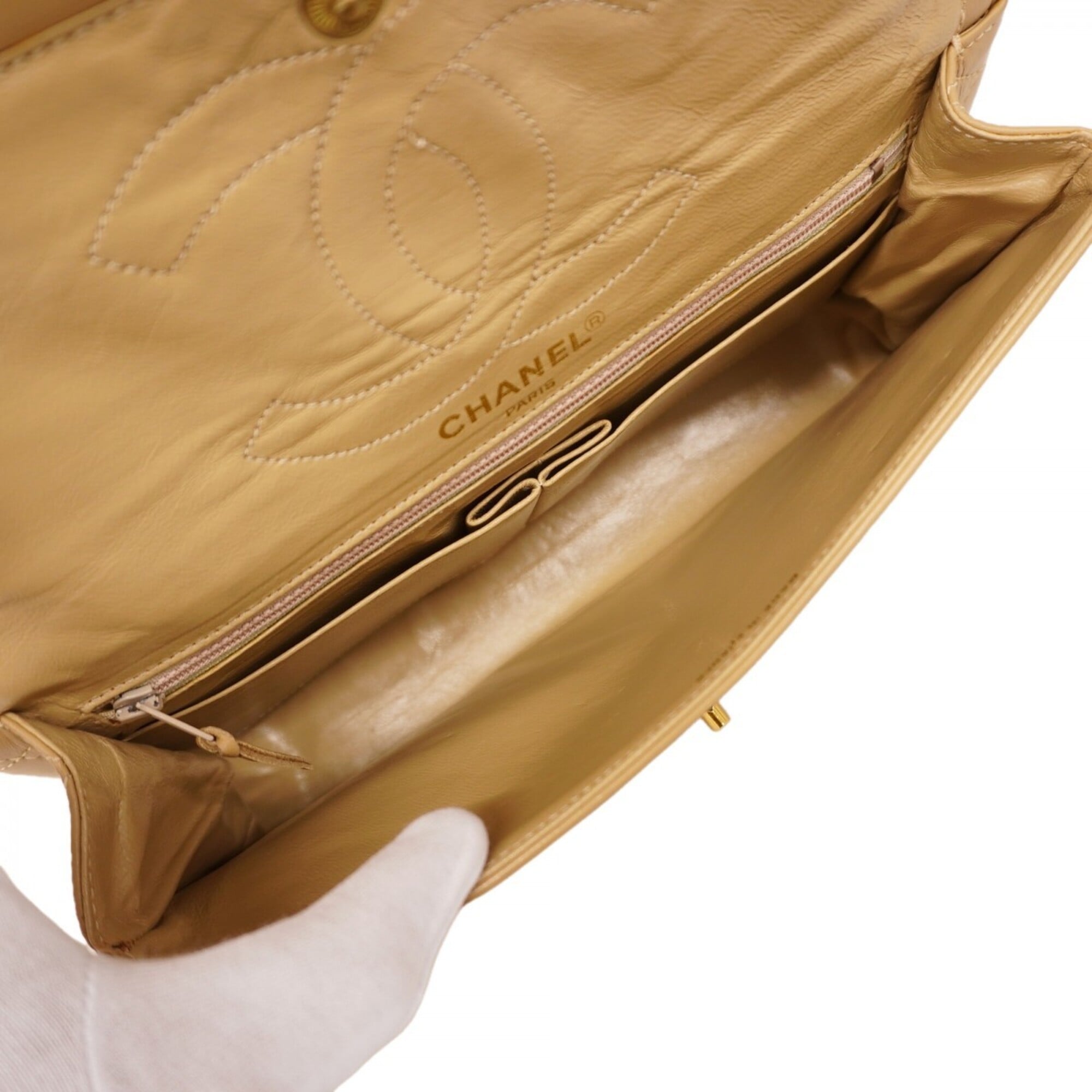 Chanel Beige Leather Shoulder Bag (Pre-Owned)