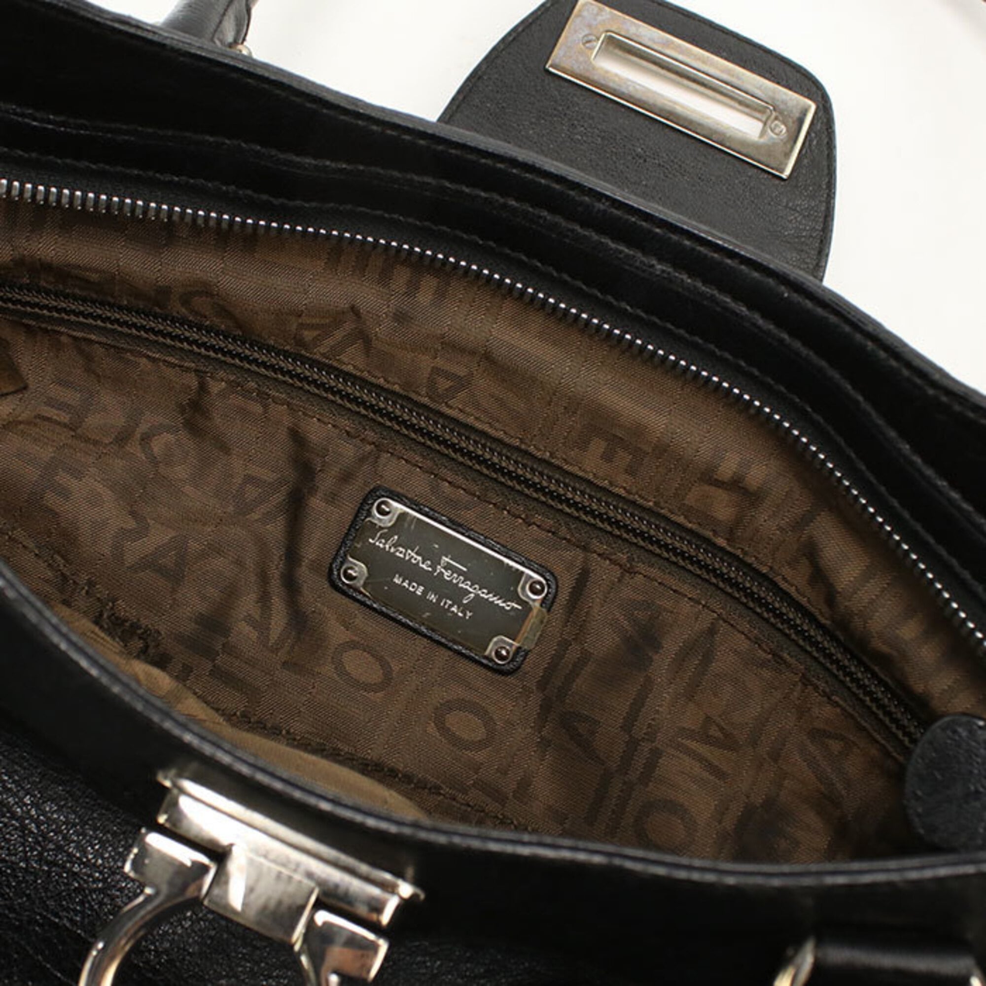 Salvatore Ferragamo Black Leather Handbag (Pre-Owned)