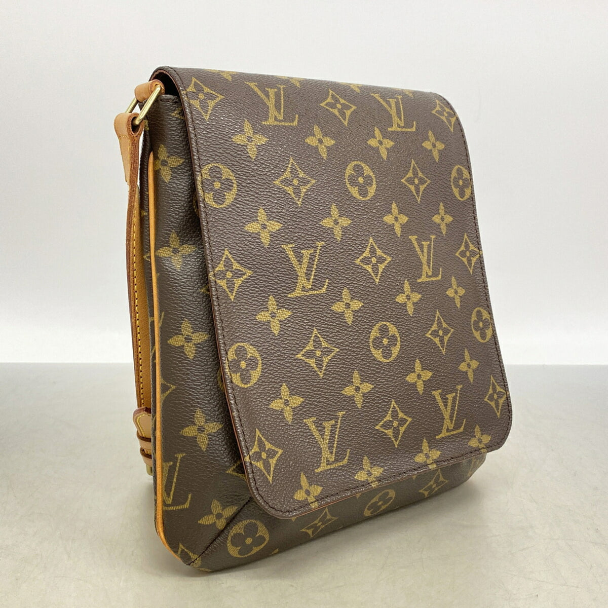 Louis Vuitton Brown Shoulder Bag (Pre-Owned)
