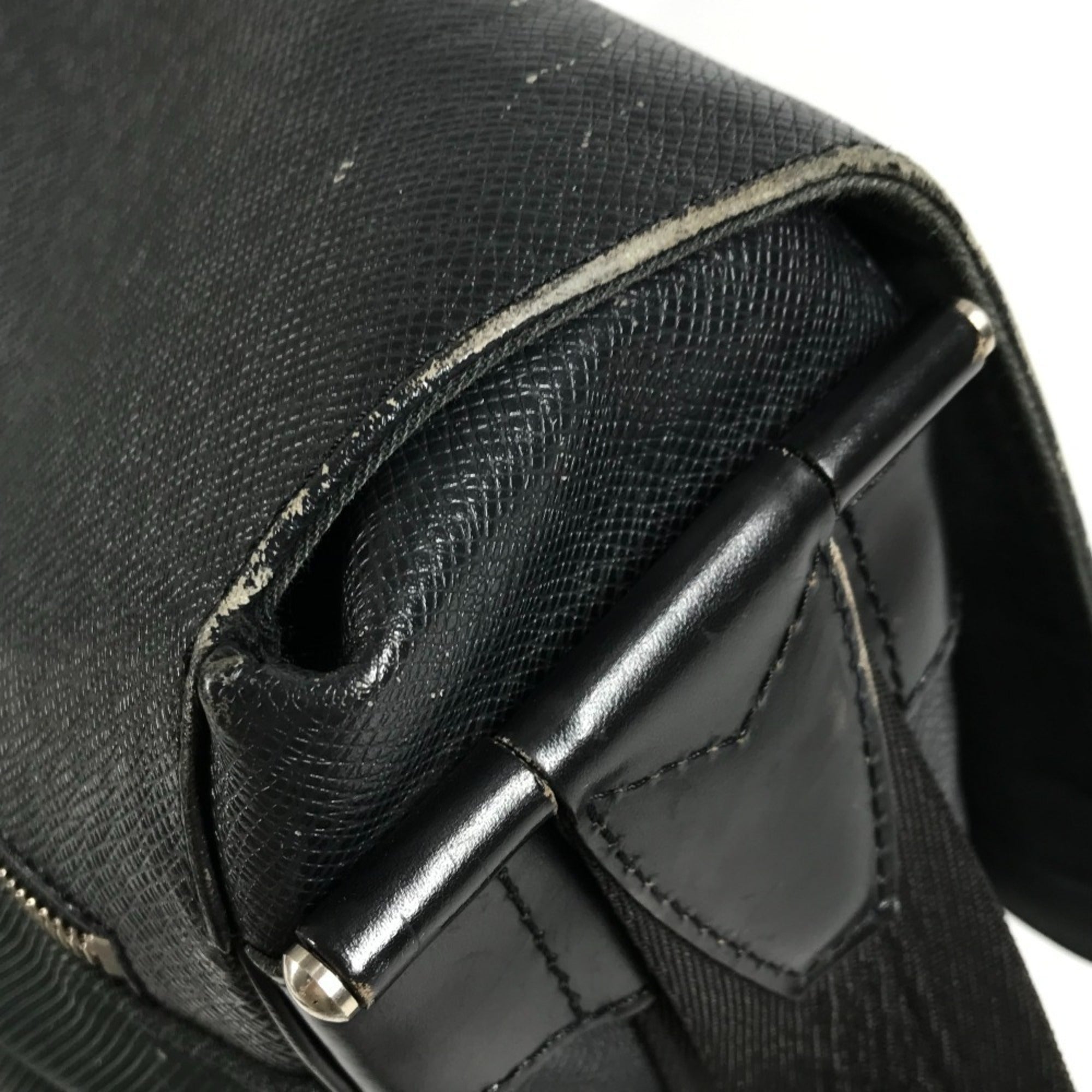 Louis Vuitton Taiga Ardoise Black Khaki Taiga Leather Nylon Messenger Bag Shoulder Bag (Pre-Owned)