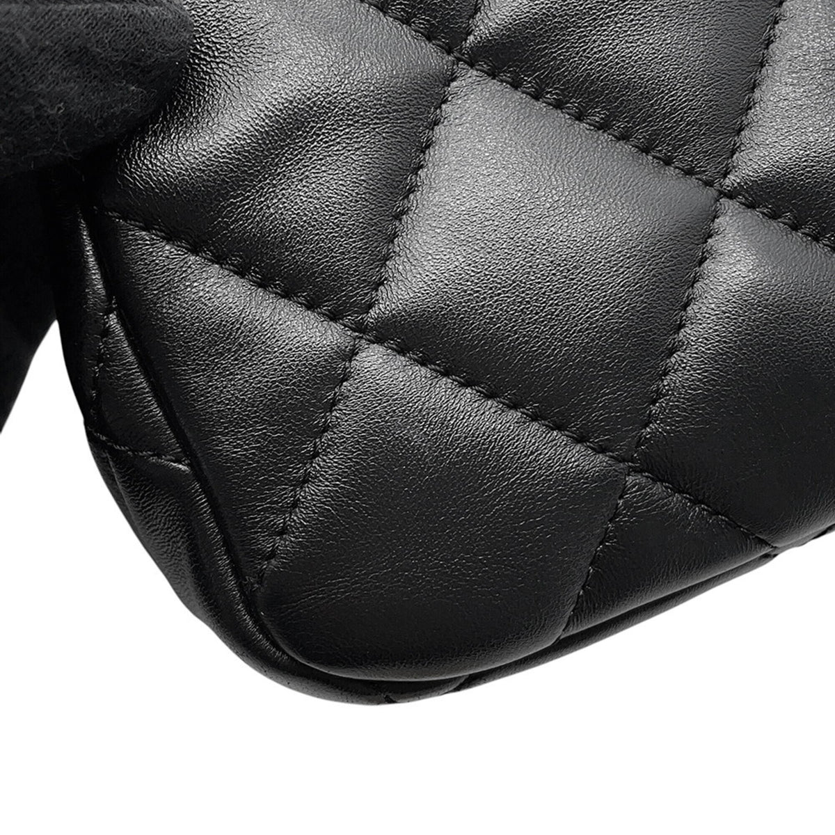 Chanel Black Leather Shoulder Bag (Pre-Owned)
