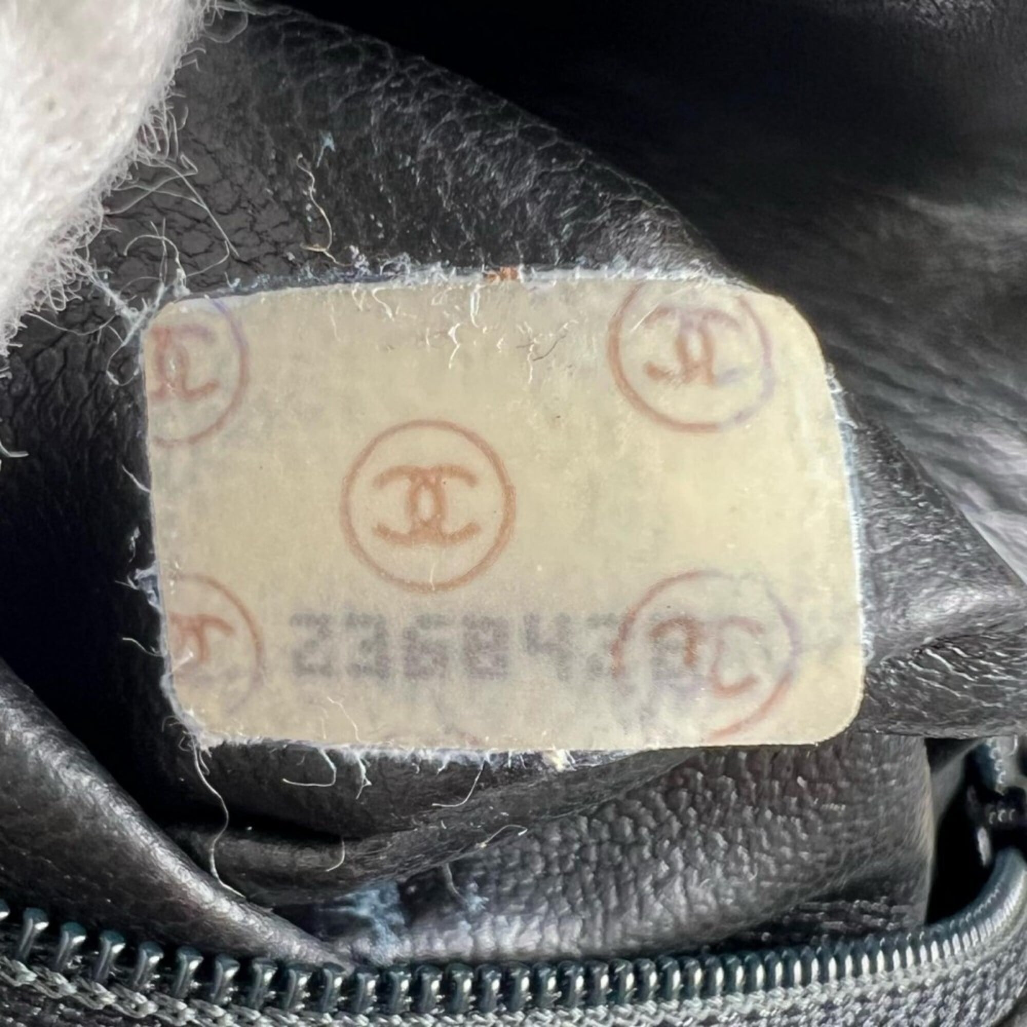 Chanel Matelasse Black Leather Shoulder Bag (Pre-Owned)