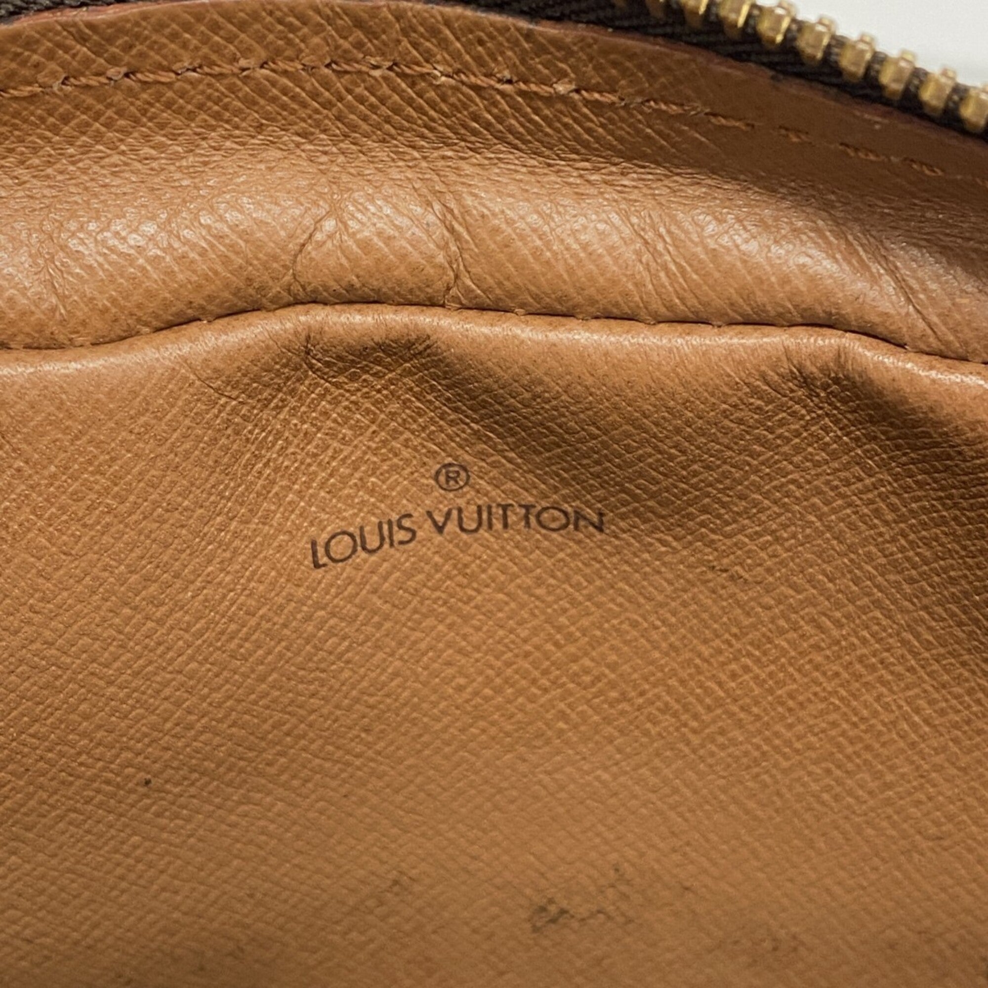 Louis Vuitton Brown Clutch Bag (Pre-Owned)