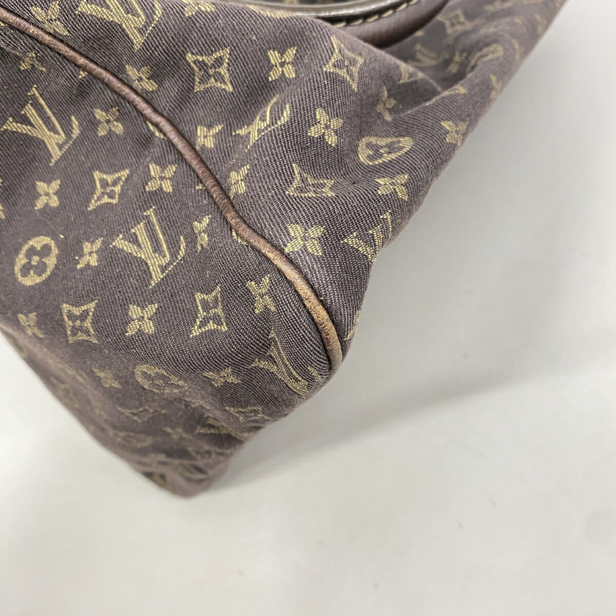 Louis Vuitton Ebene Handbag (Pre-Owned)