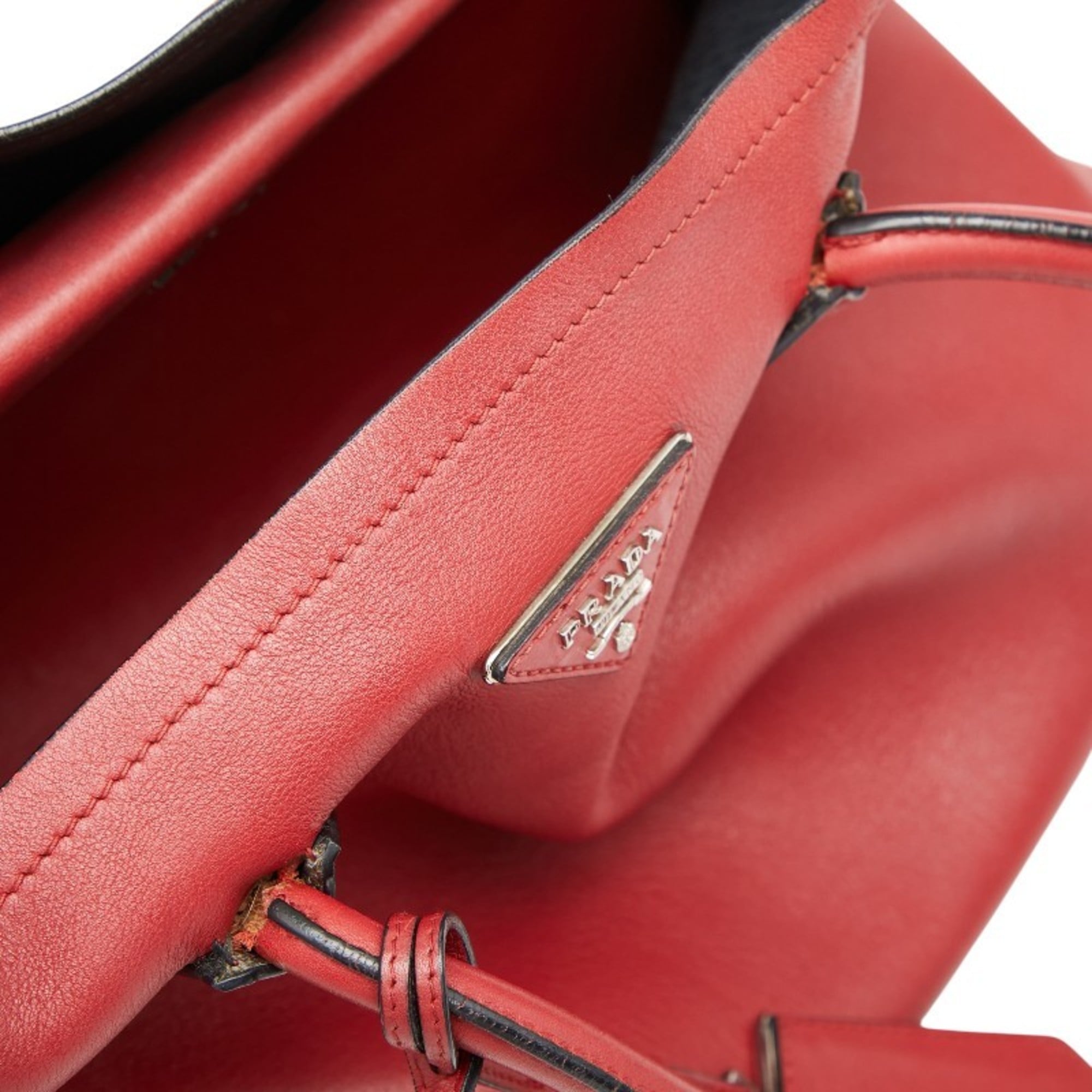 Prada Red Color Leather Shoulder Bag Tote Bag (Pre-Owned)