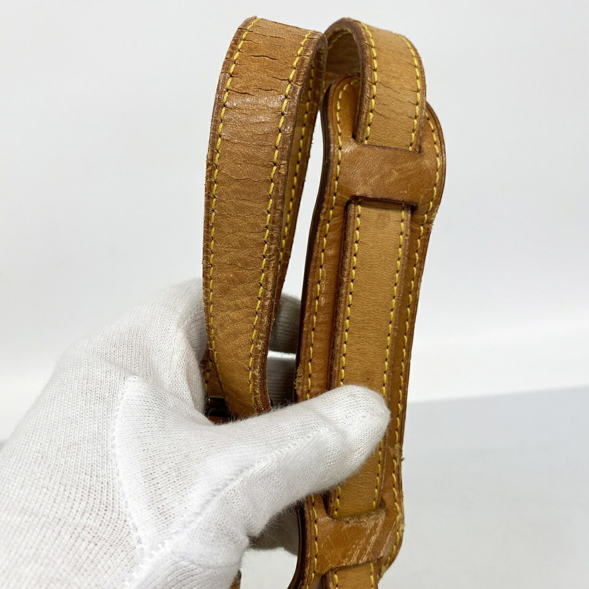 Louis Vuitton Brown Shoulder Bag (Pre-Owned)