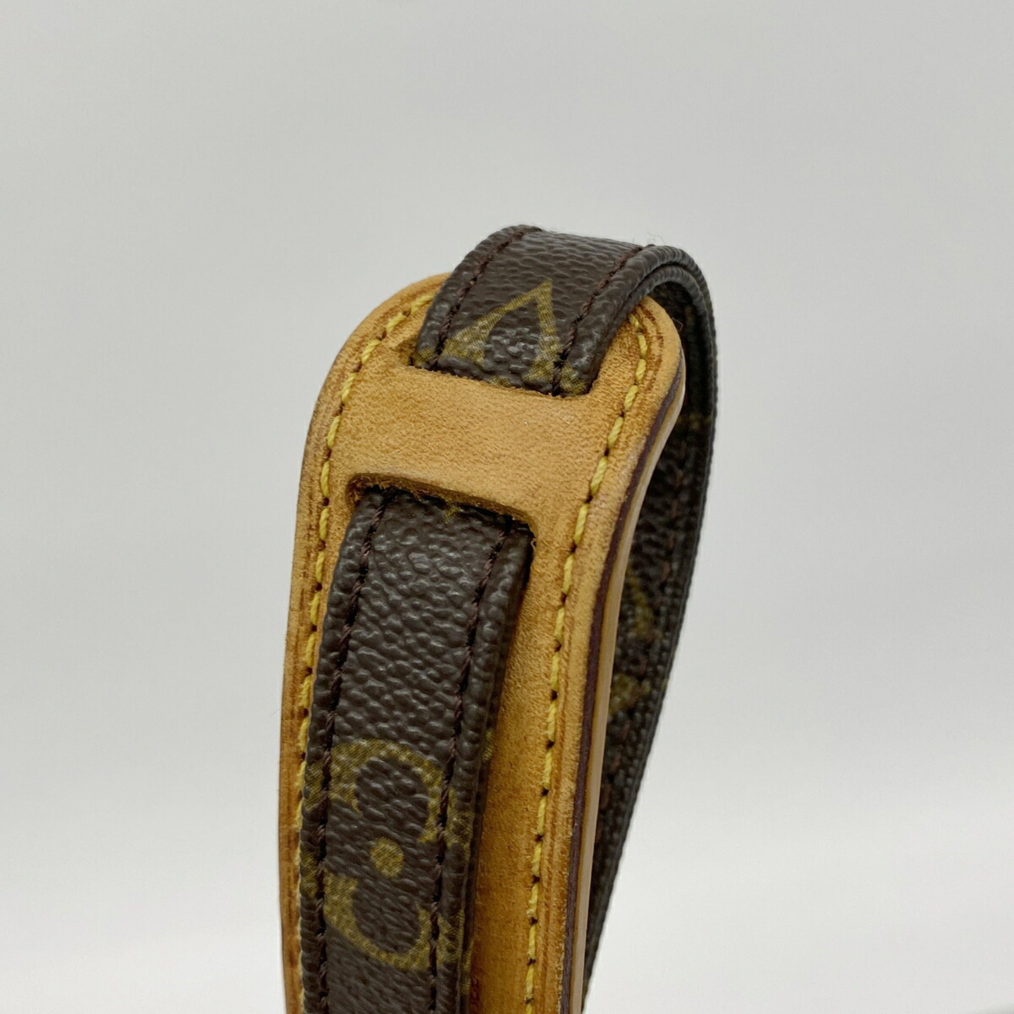 Louis Vuitton Brown Shoulder Bag (Pre-Owned)