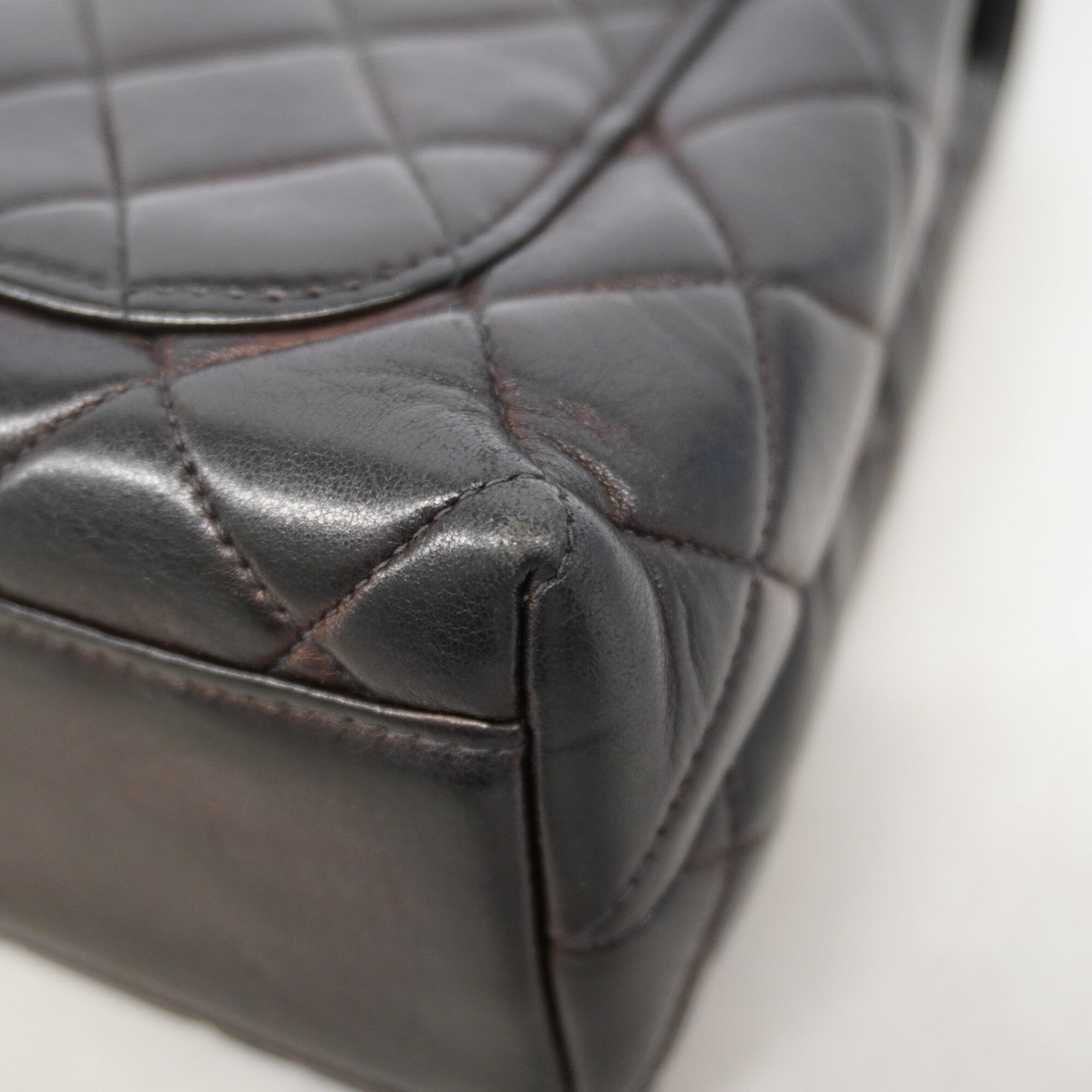 Chanel Black Leather Handbag (Pre-Owned)