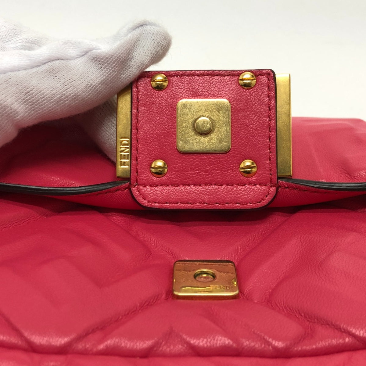 Fendi Pink Leather Shoulder Bag (Pre-Owned)