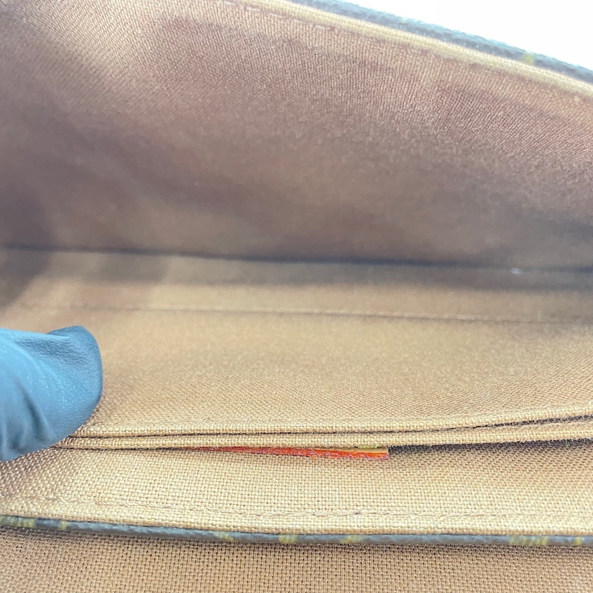 Louis Vuitton Brown Shoulder Bag (Pre-Owned)