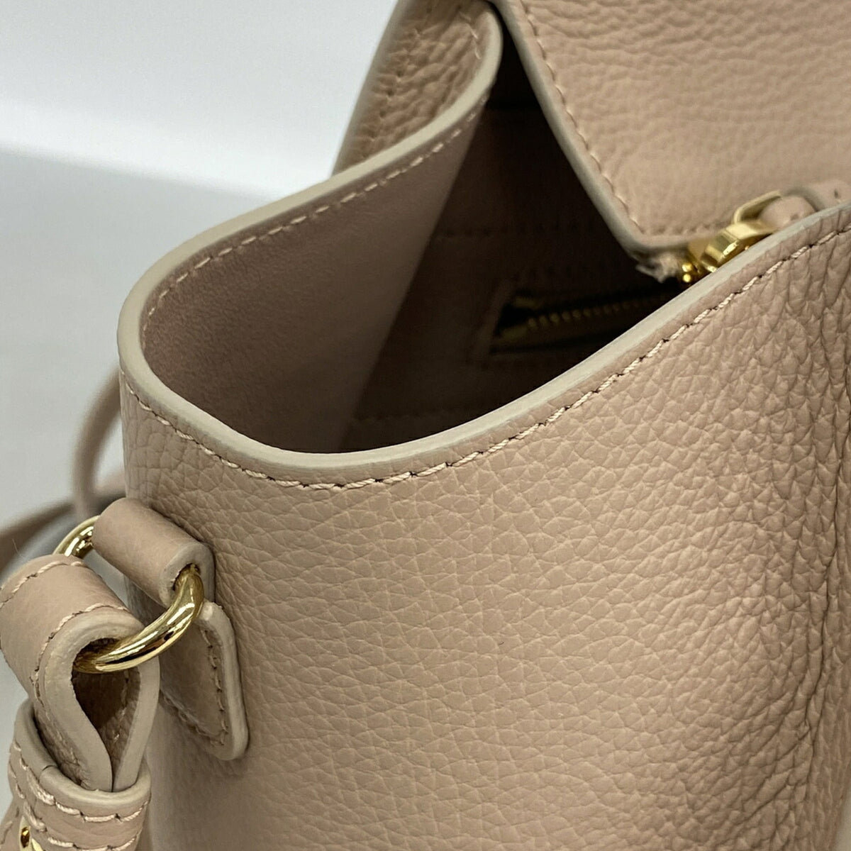 Salvatore Ferragamo Beige Leather Handbag (Pre-Owned)