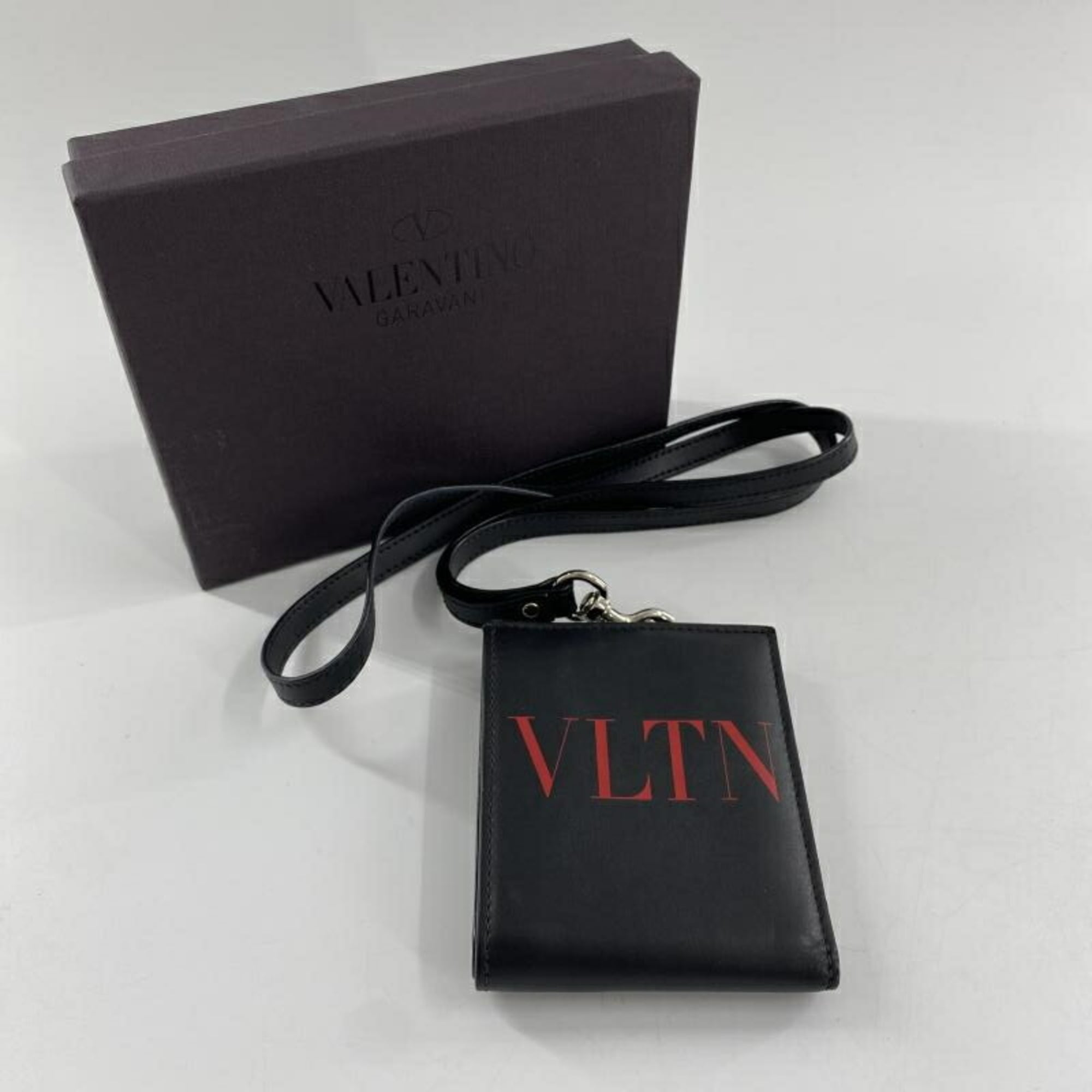 Valentino Garavani Black Leather Chain/Shoulder Wallet (Pre-Owned)