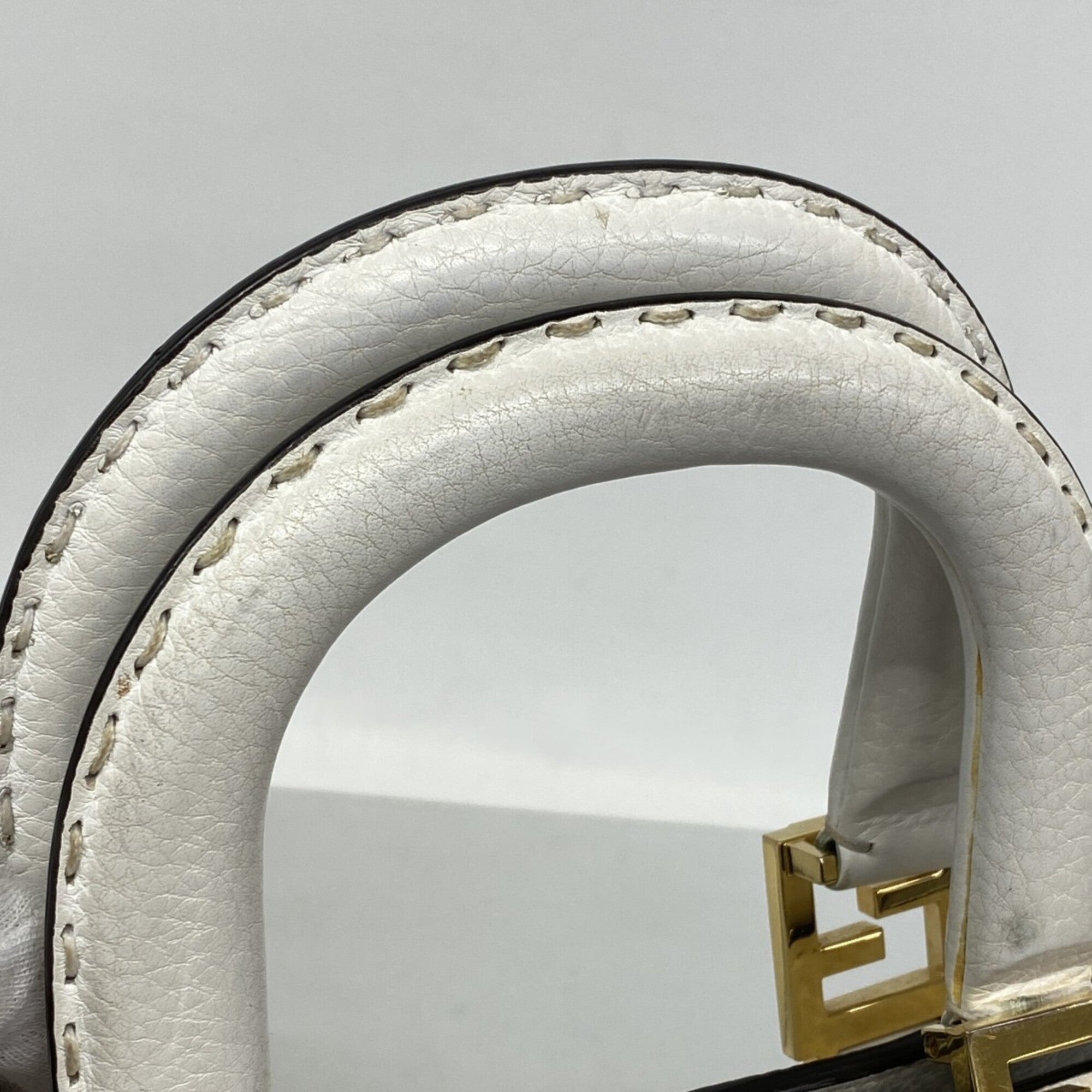 Fendi White Leather Handbag (Pre-Owned)