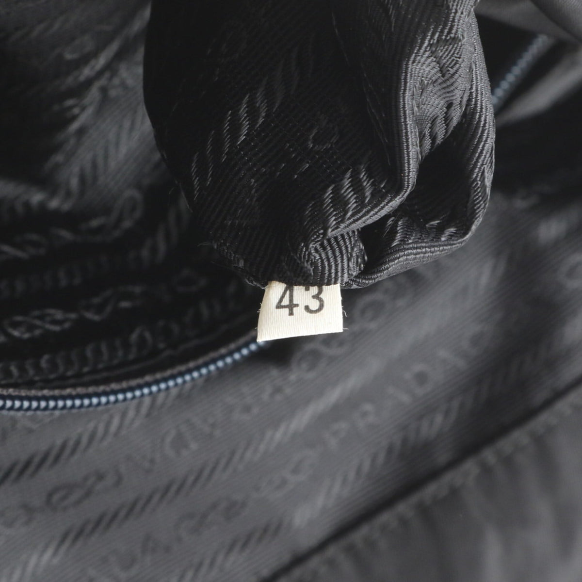Prada Black Leather Nylon Messenger Bag Shoulder Bag (Pre-Owned)