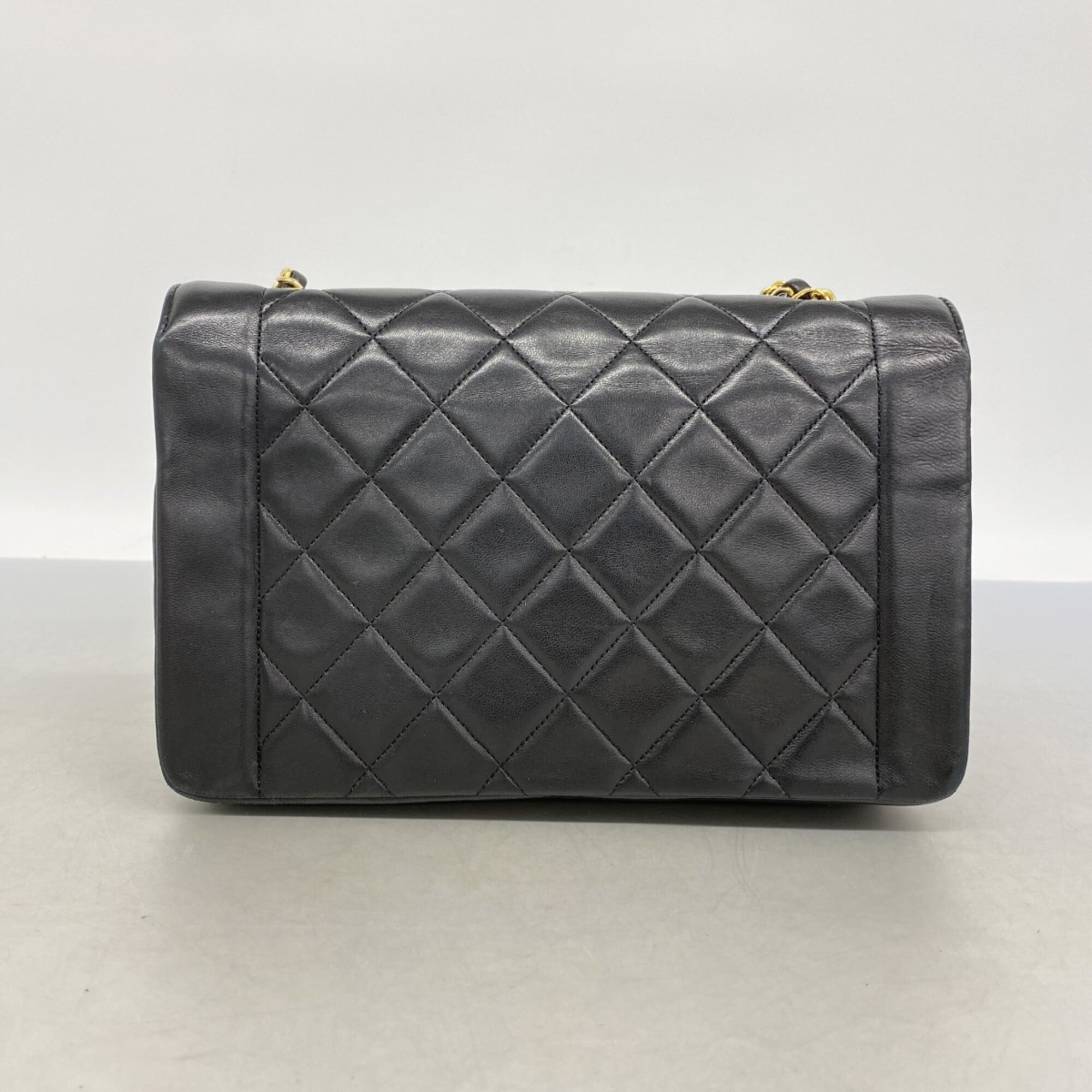 Chanel Black Leather Shoulder Bag (Pre-Owned)