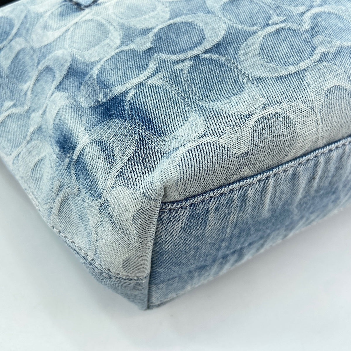 Coach Blue Shoulder Bag (Pre-Owned)