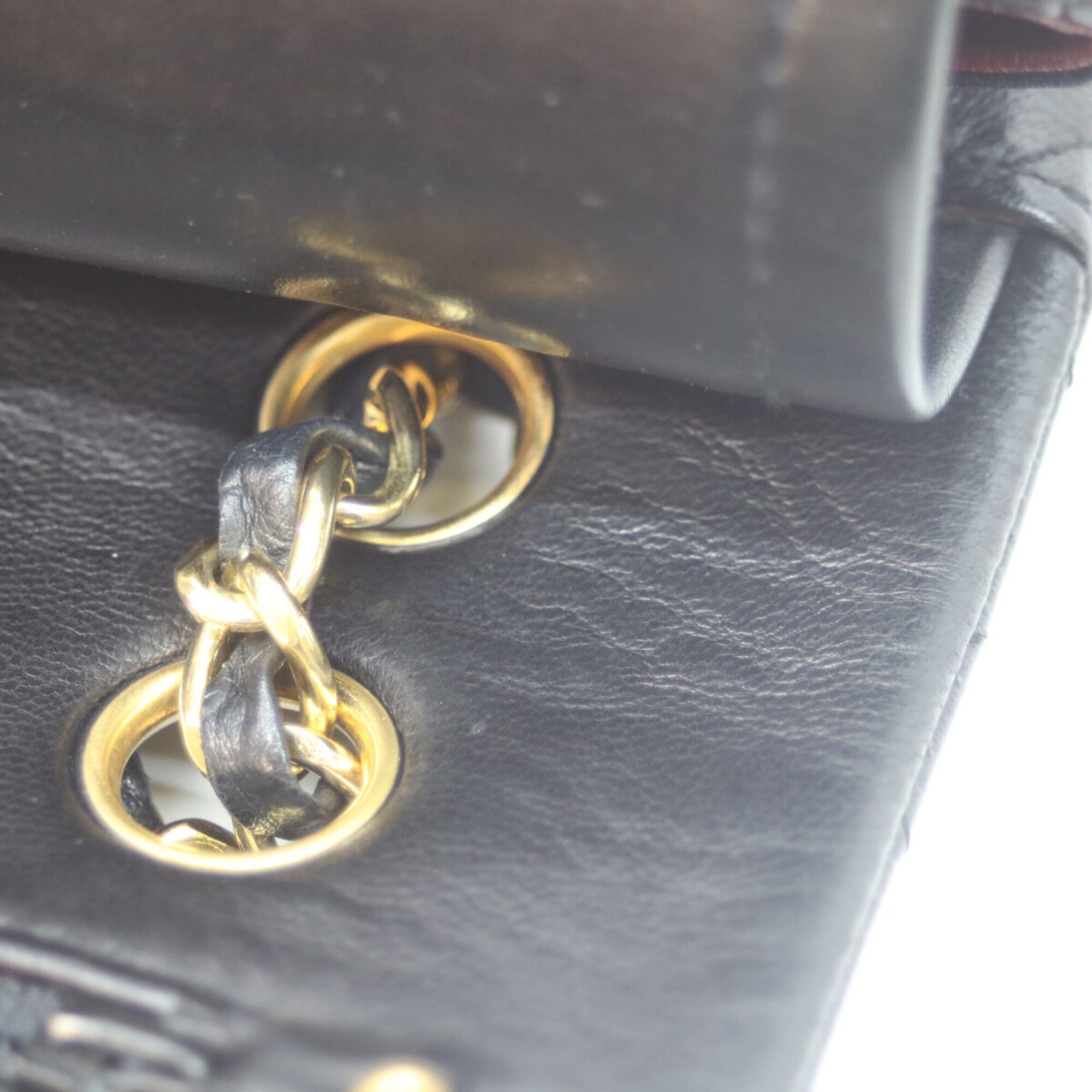 Chanel Black Leather Shoulder Bag (Pre-Owned)