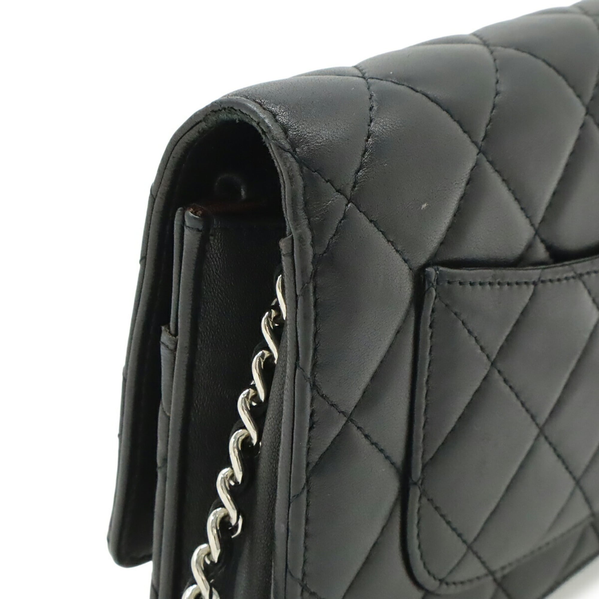 Chanel Black Leather Pochette Shoulder Bag (Pre-Owned)