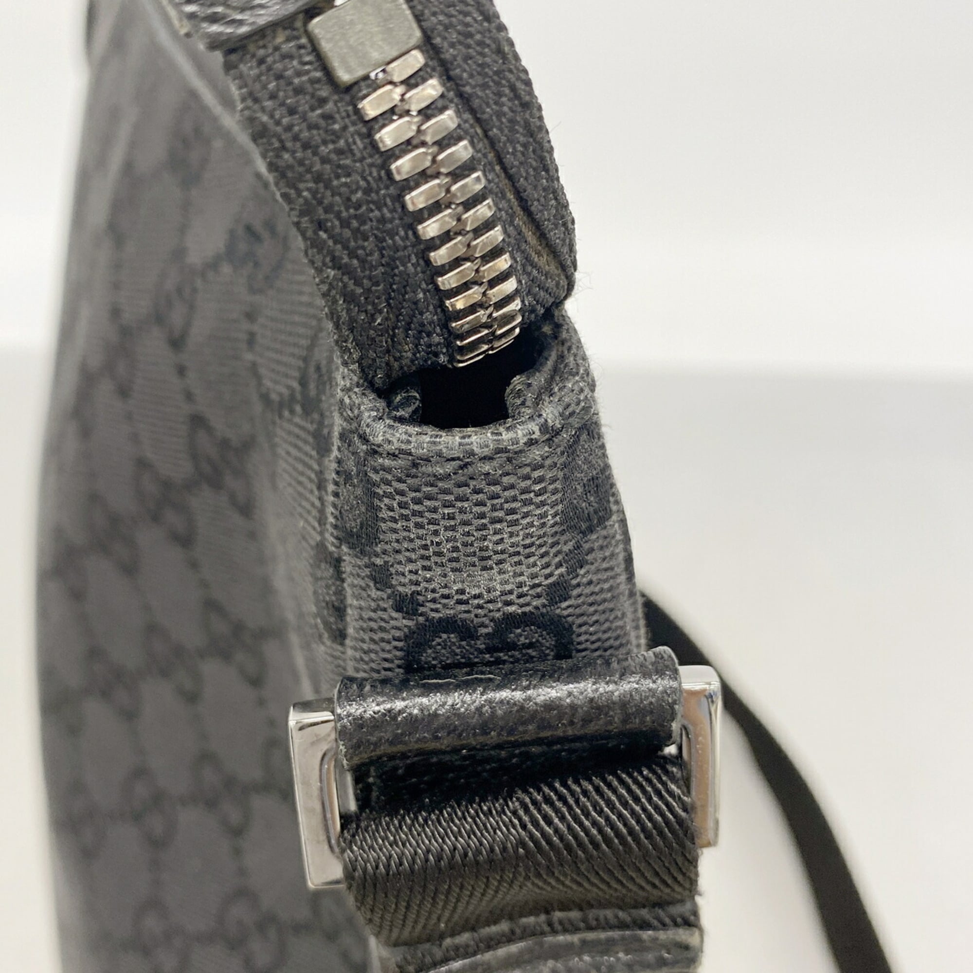 Gucci Black Canvas Shoulder Bag (Pre-Owned)