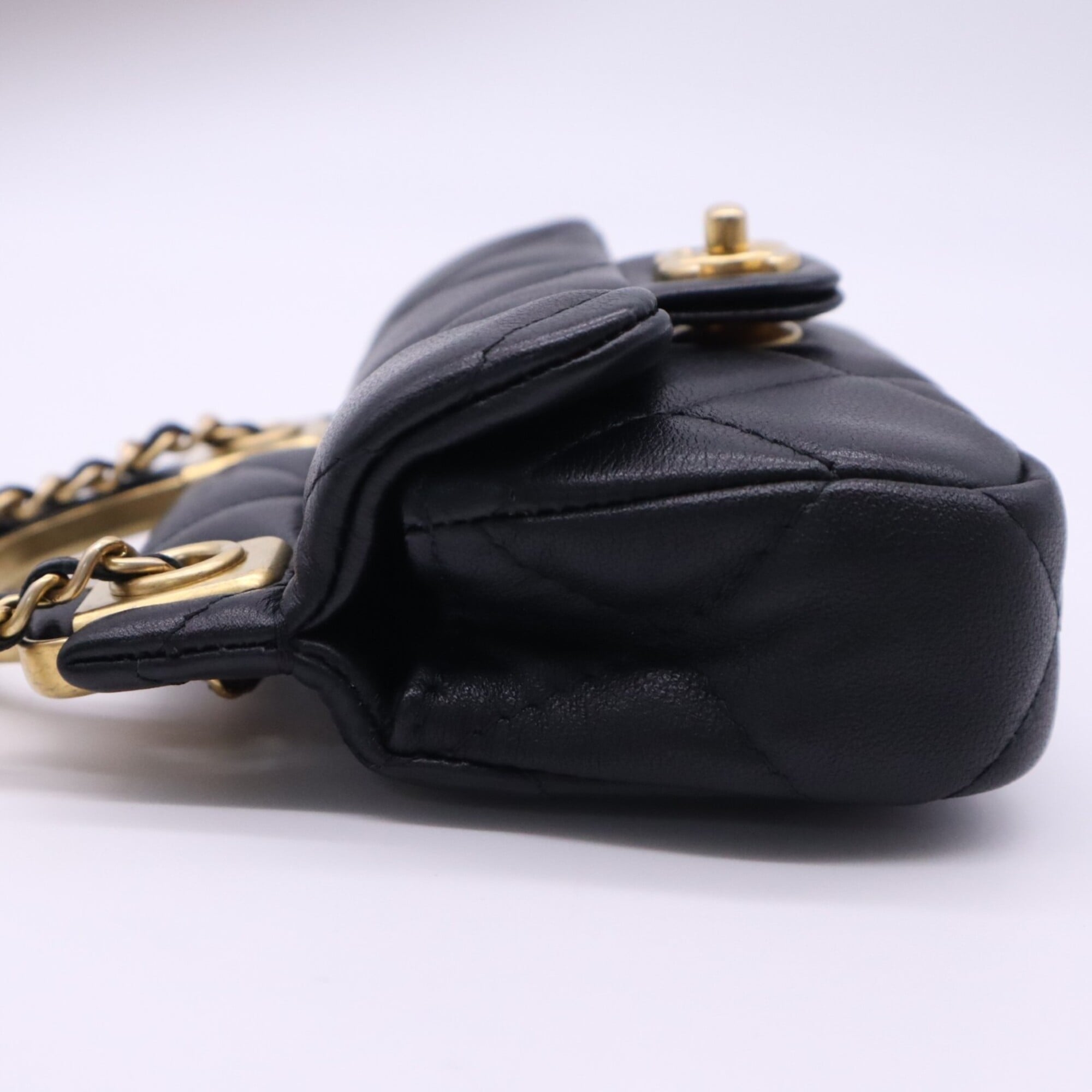 Chanel Matelasse Black Leather Chain/Shoulder Wallet (Pre-Owned)