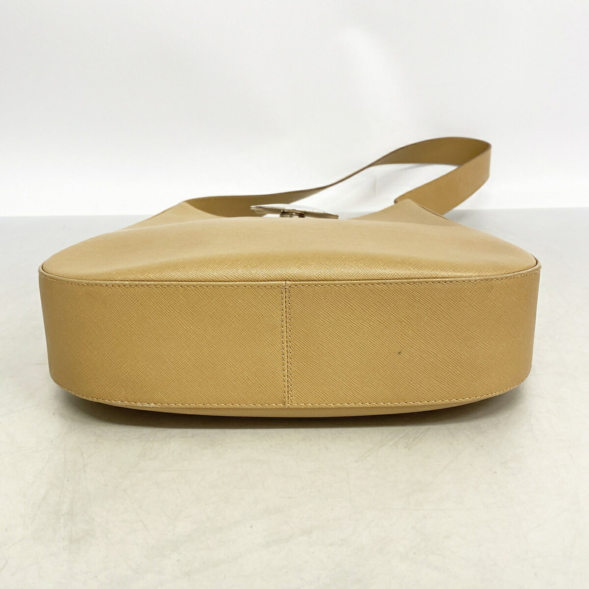 Salvatore Ferragamo Beige Leather Shoulder Bag (Pre-Owned)