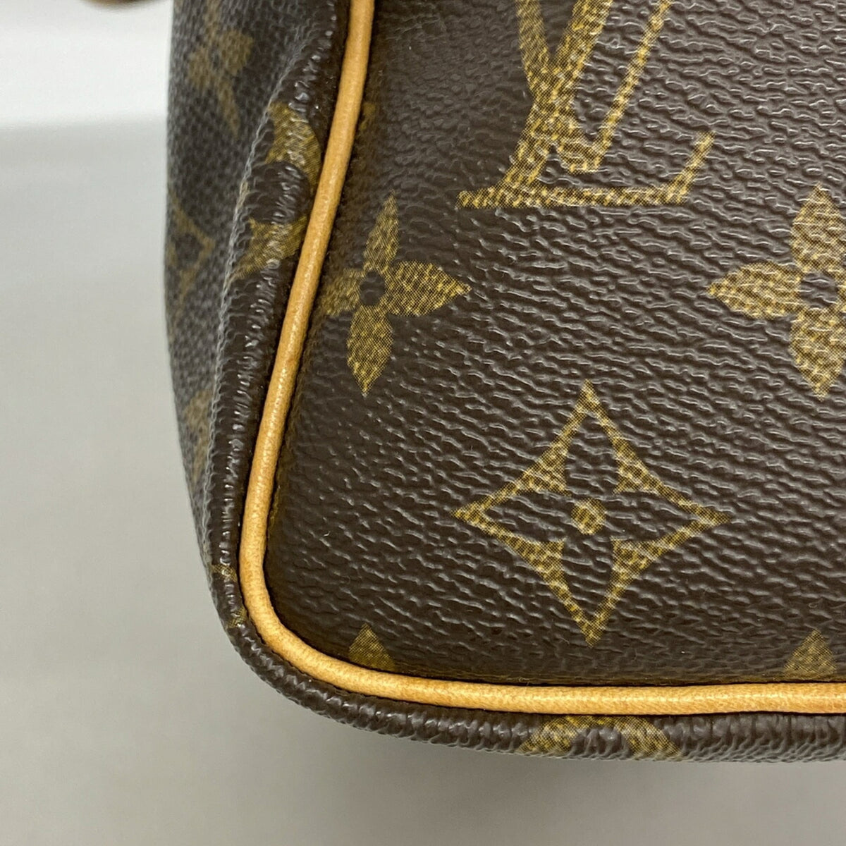 Louis Vuitton Brown Handbag (Pre-Owned)