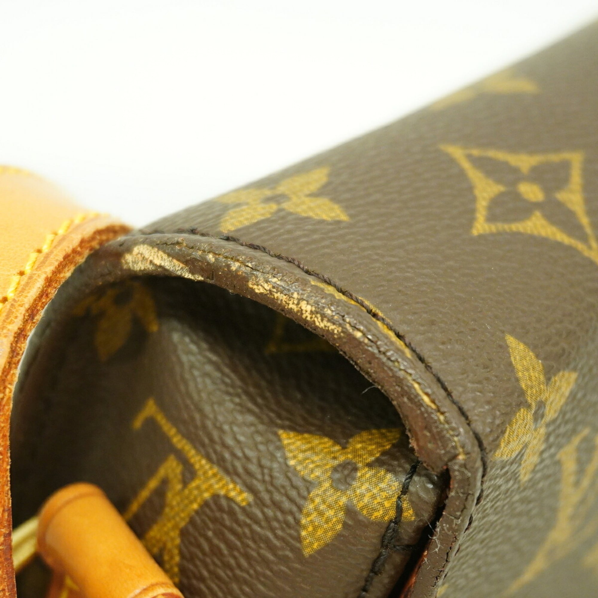 Louis Vuitton Brown Shoulder Bag (Pre-Owned)