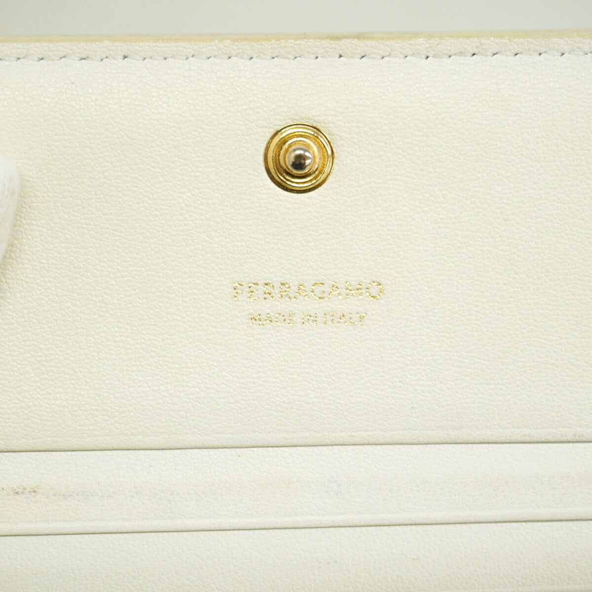 Salvatore Ferragamo White Leather Wallet (Bi-Fold) (Pre-Owned)