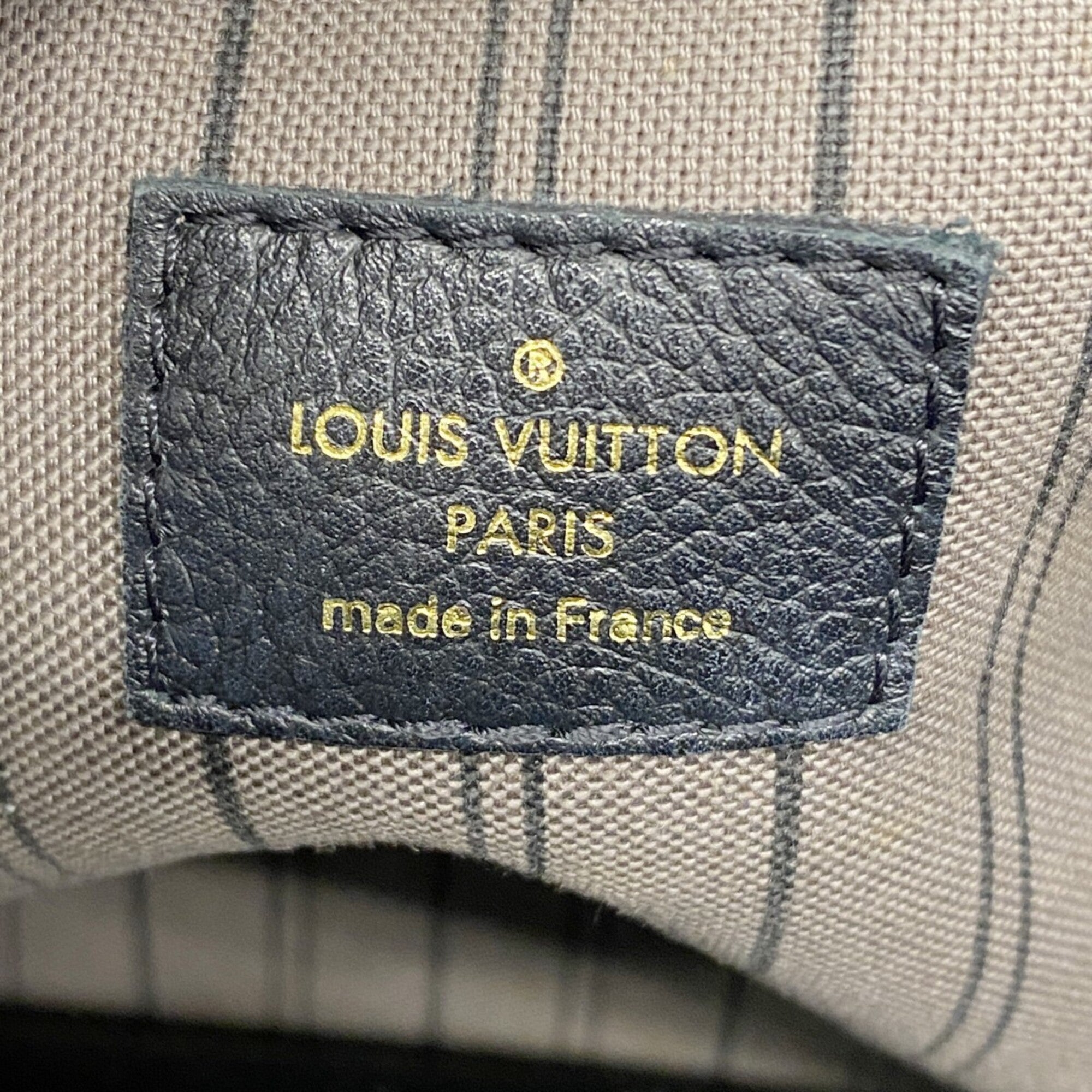 Louis Vuitton Noir Handbag (Pre-Owned)