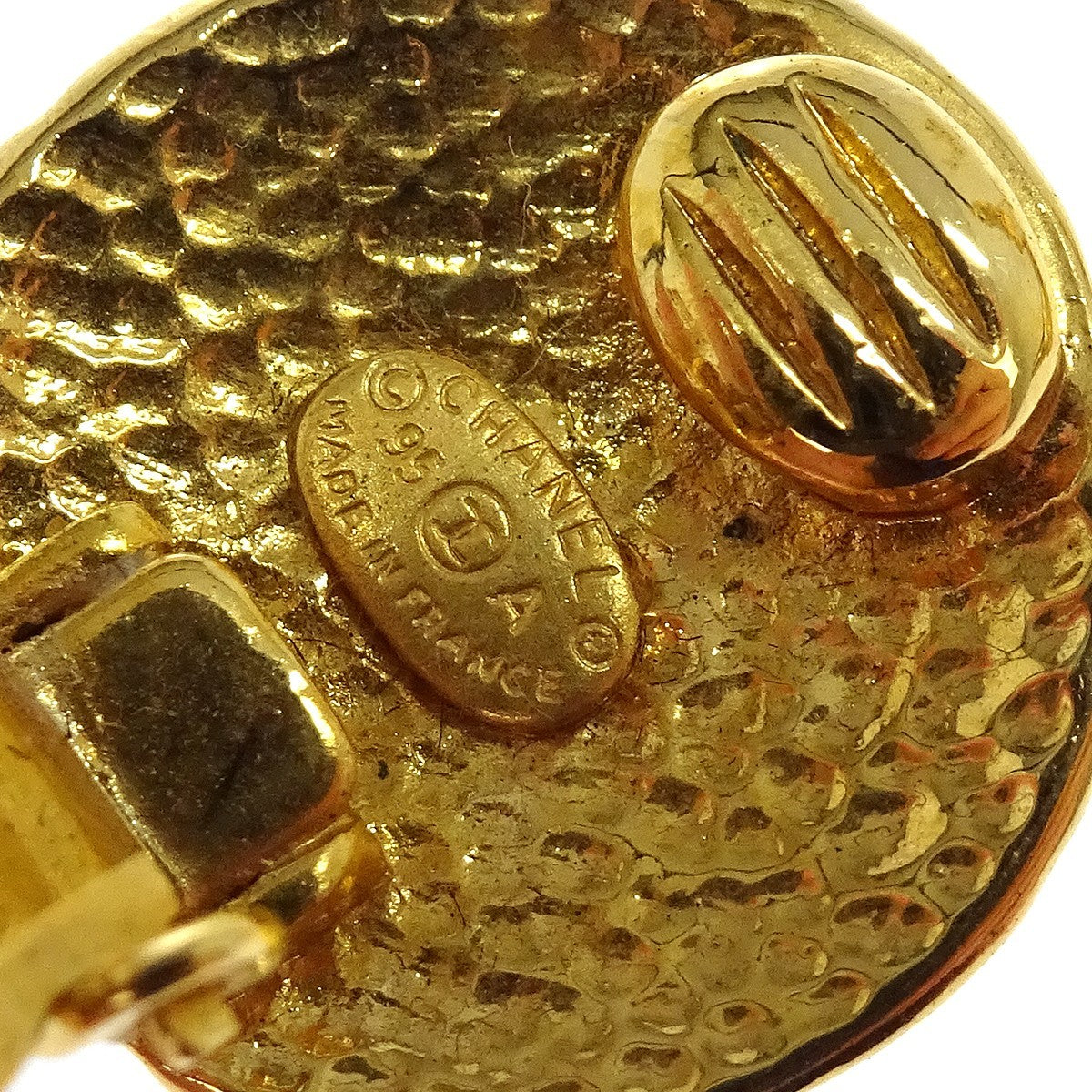 Chanel Vintage Round Cc Clip-On Metal Gold Gold_Plated Earrings Jewelry (Pre-Owned)