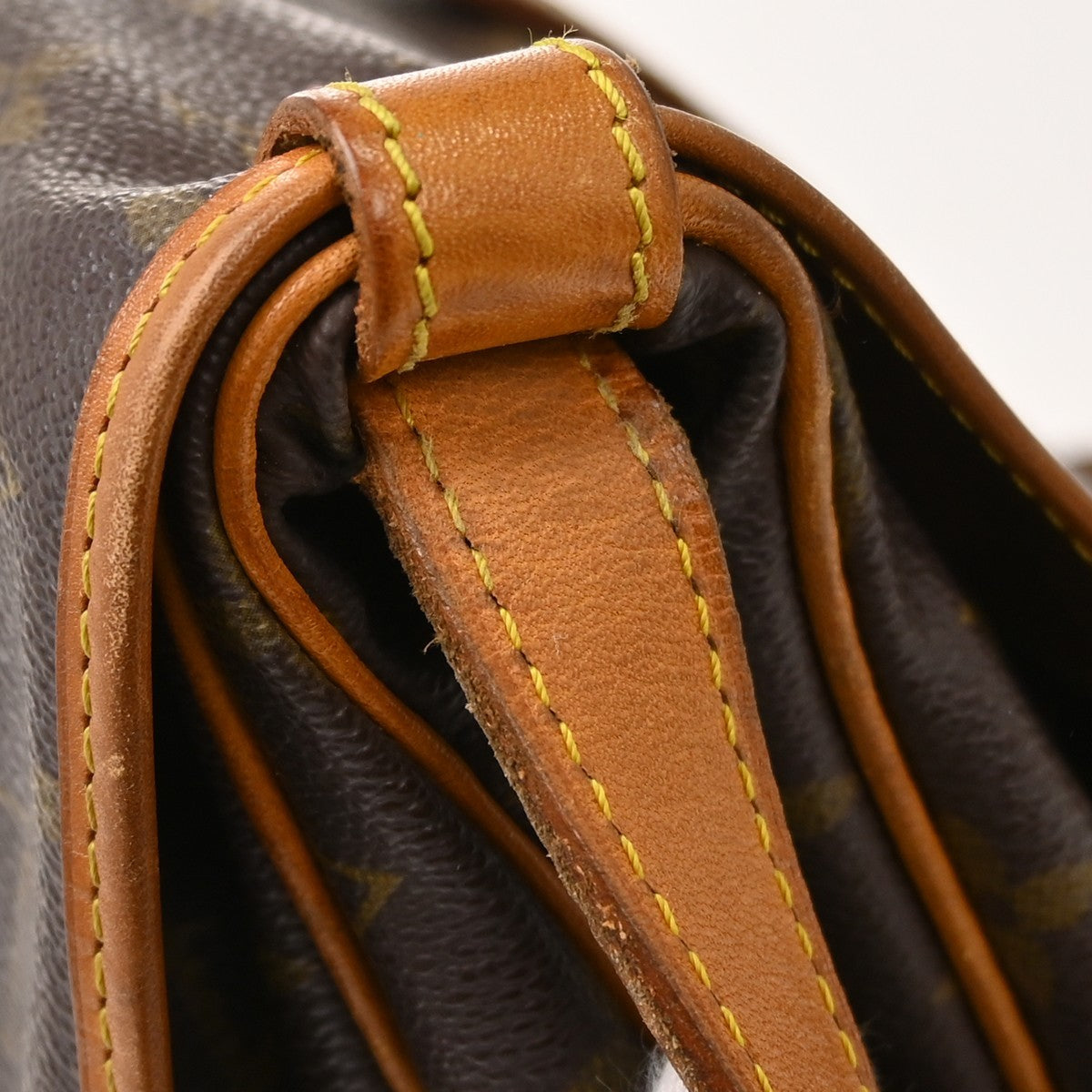 Louis Vuitton Saumur Canvas Brown Canvas Shoulder Bag Bag (Pre-Owned)