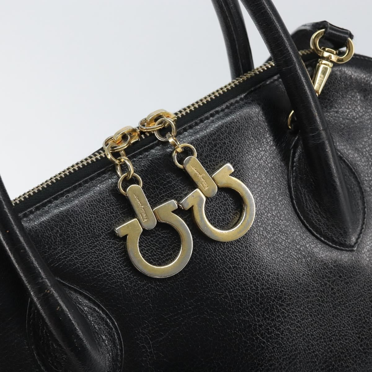 Salvatore Ferragamo Gancini Leather Black Leather Shoulder Bag Bag (Pre-Owned)