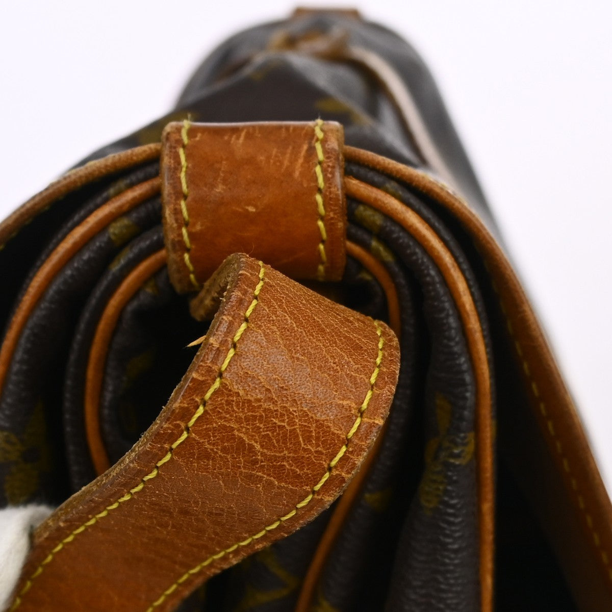 Louis Vuitton Saumur Monogram Brown Canvas Shoulder Bag Bag (Pre-Owned)