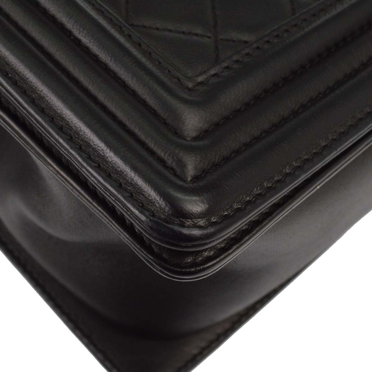 Chanel Boy Flap Quilted Lambskin Black Leather Handbag (Pre-Owned)