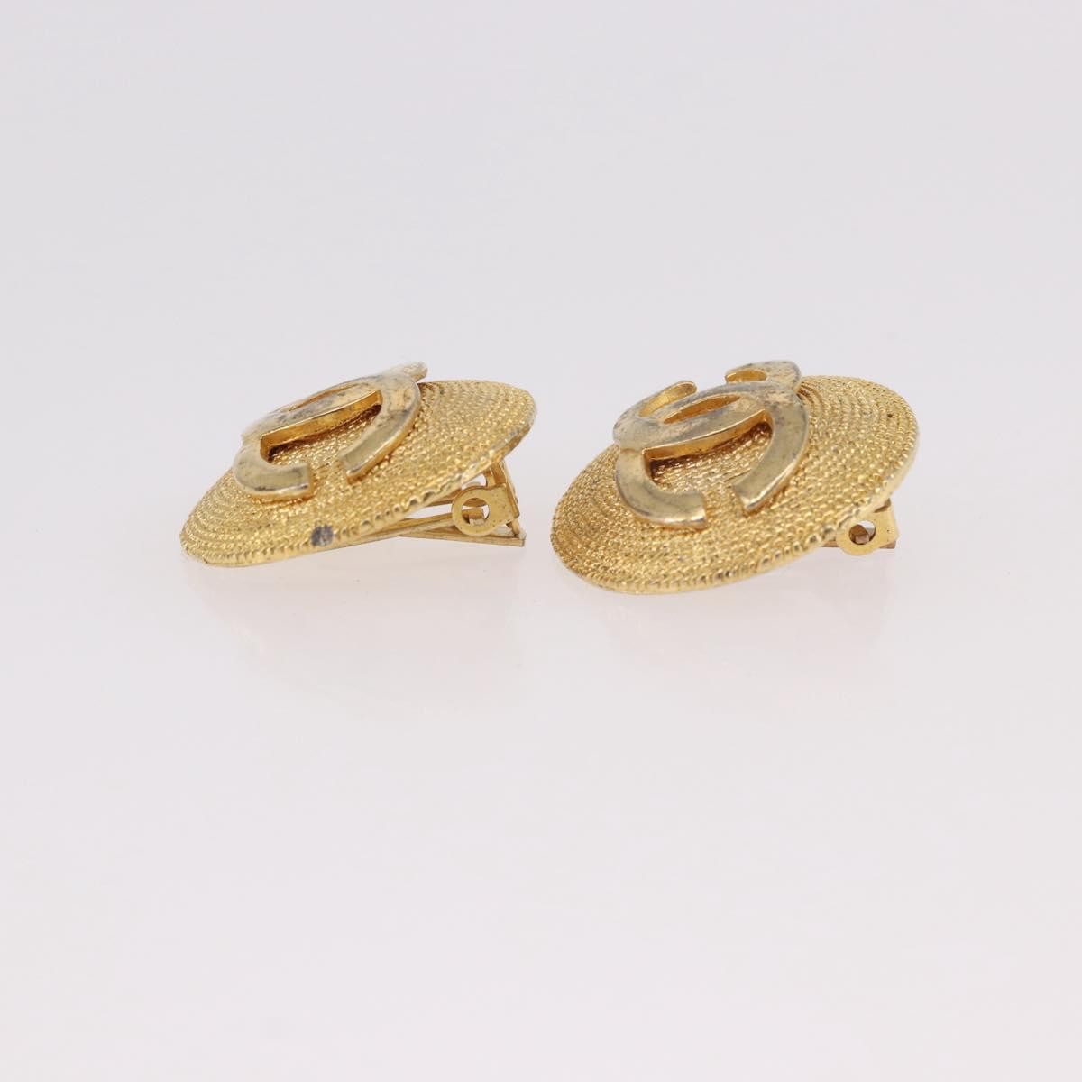 Chanel Vintage Round Cc Clip-On Metal Gold Metal Earrings Jewelry (Pre-Owned)