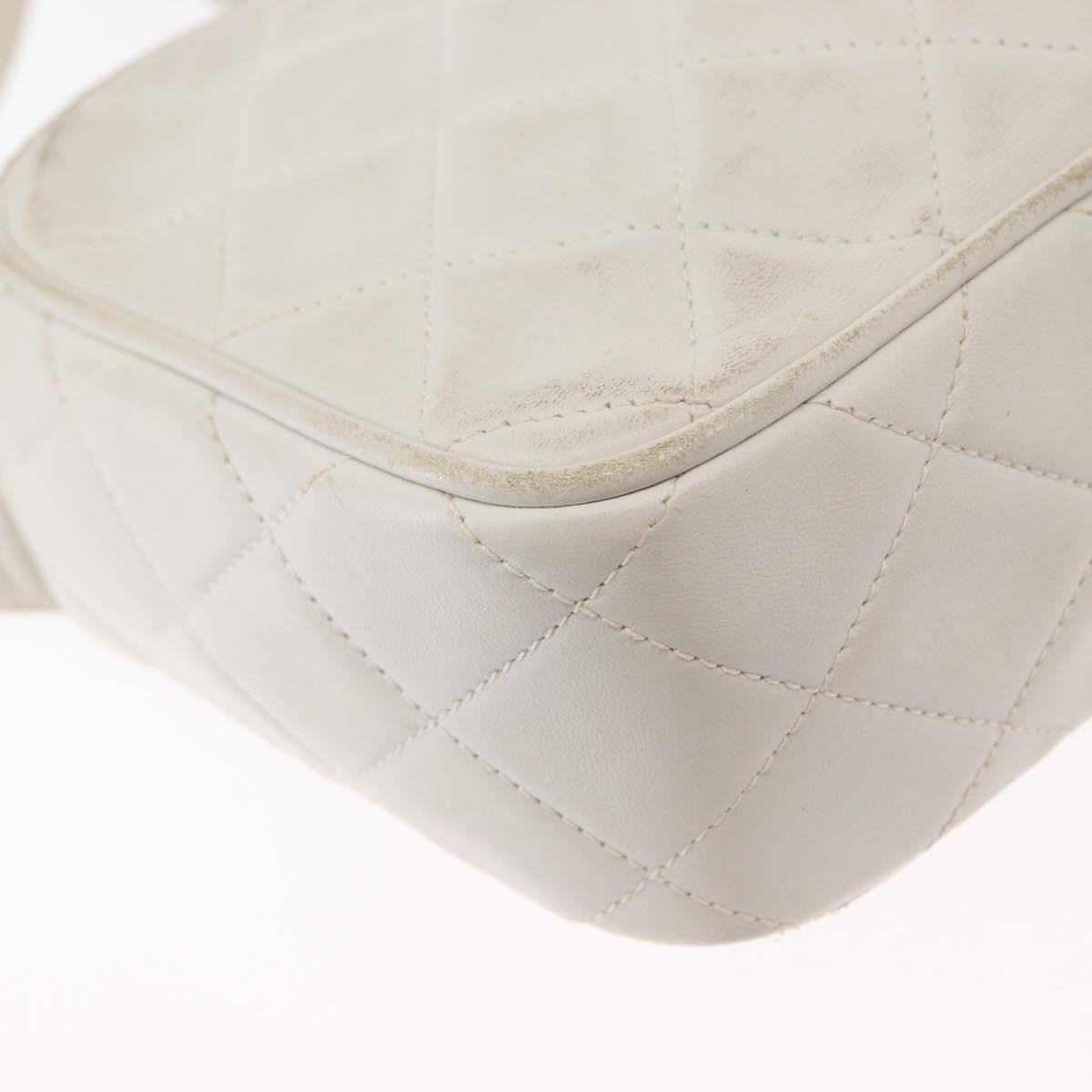 Chanel Vintage Diamond Cc Slit Pocket Camera Quilted Leather White Leather Shoulder Bag Bag (Pre-Owned)