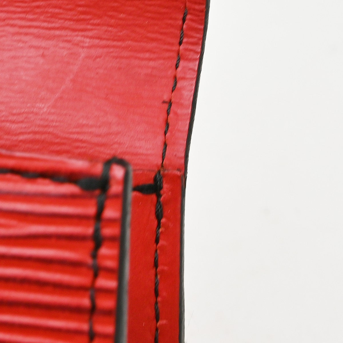 Louis Vuitton Tilsitt Bum Epi Leather Red Leather Handbag (Pre-Owned)