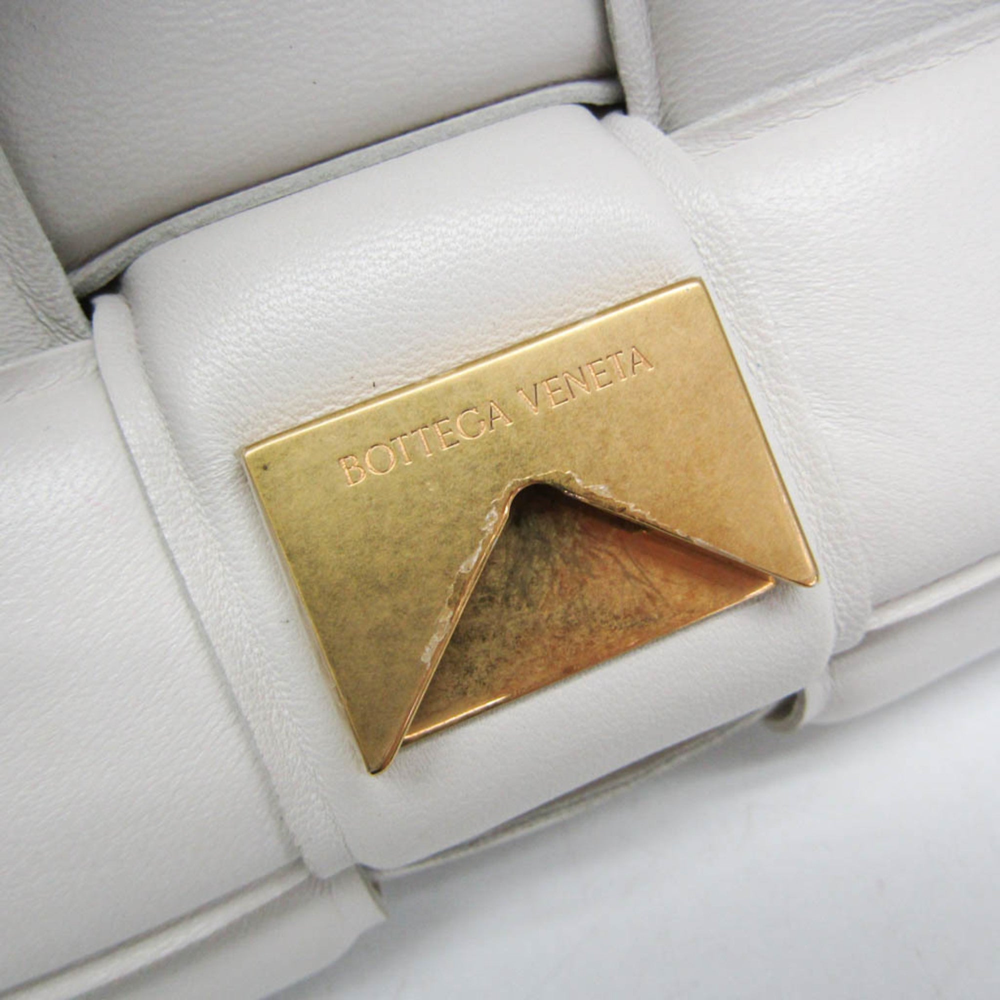 Bottega Veneta Cassette Chain Padded Maxi Intrecciato Leather White Leather Shoulder Bag Bag (Pre-Owned)