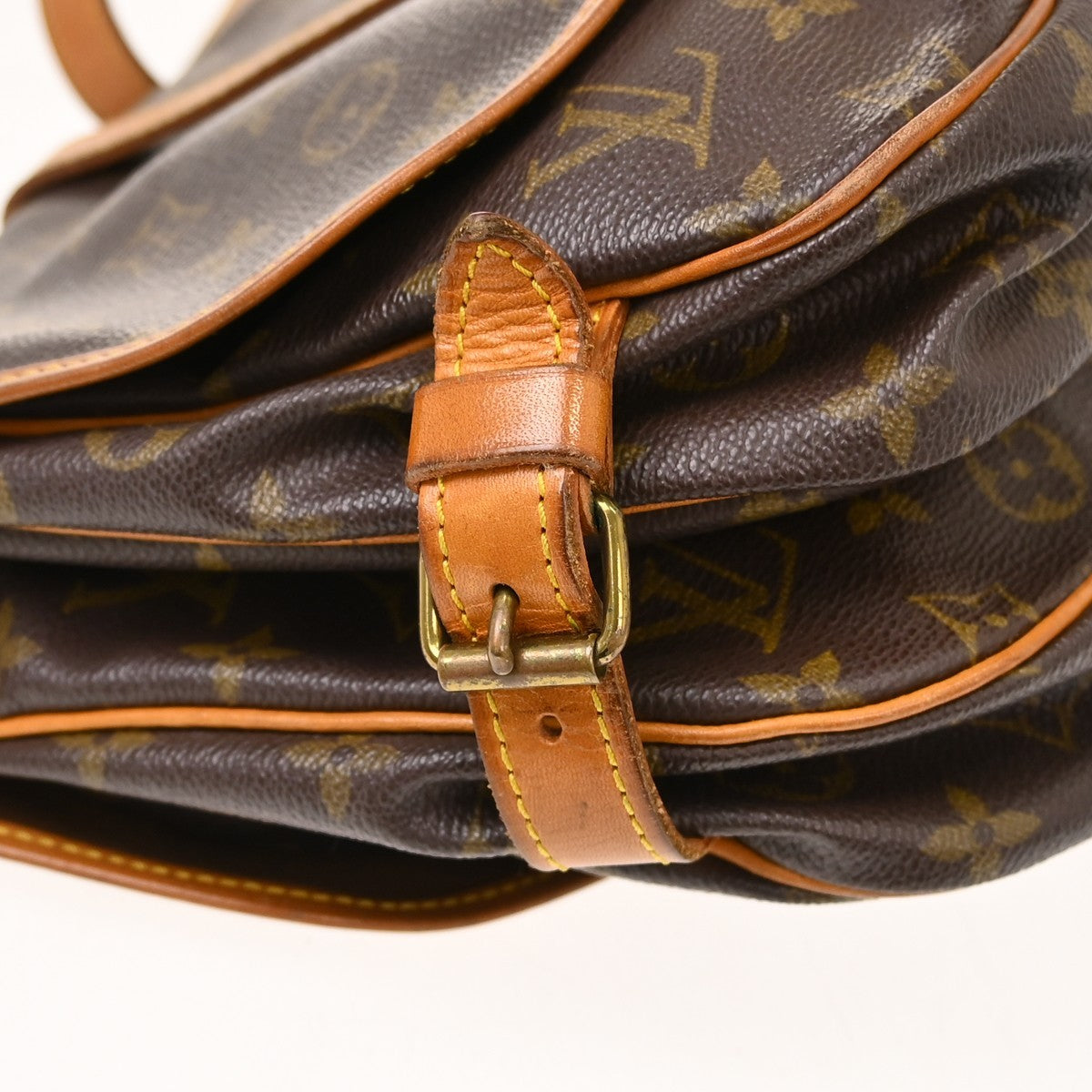 Louis Vuitton Saumur Canvas Brown Canvas Shoulder Bag Bag (Pre-Owned)