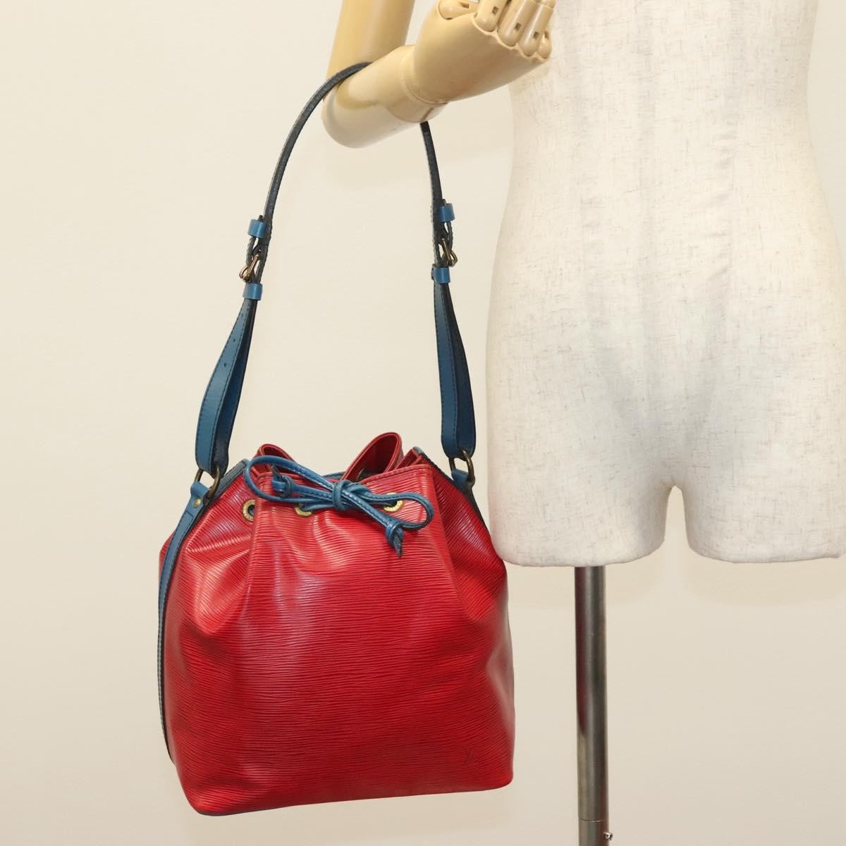 Louis Vuitton Petit Noe Epi Leather Red Leather Shoulder Bag Bag (Pre-Owned)